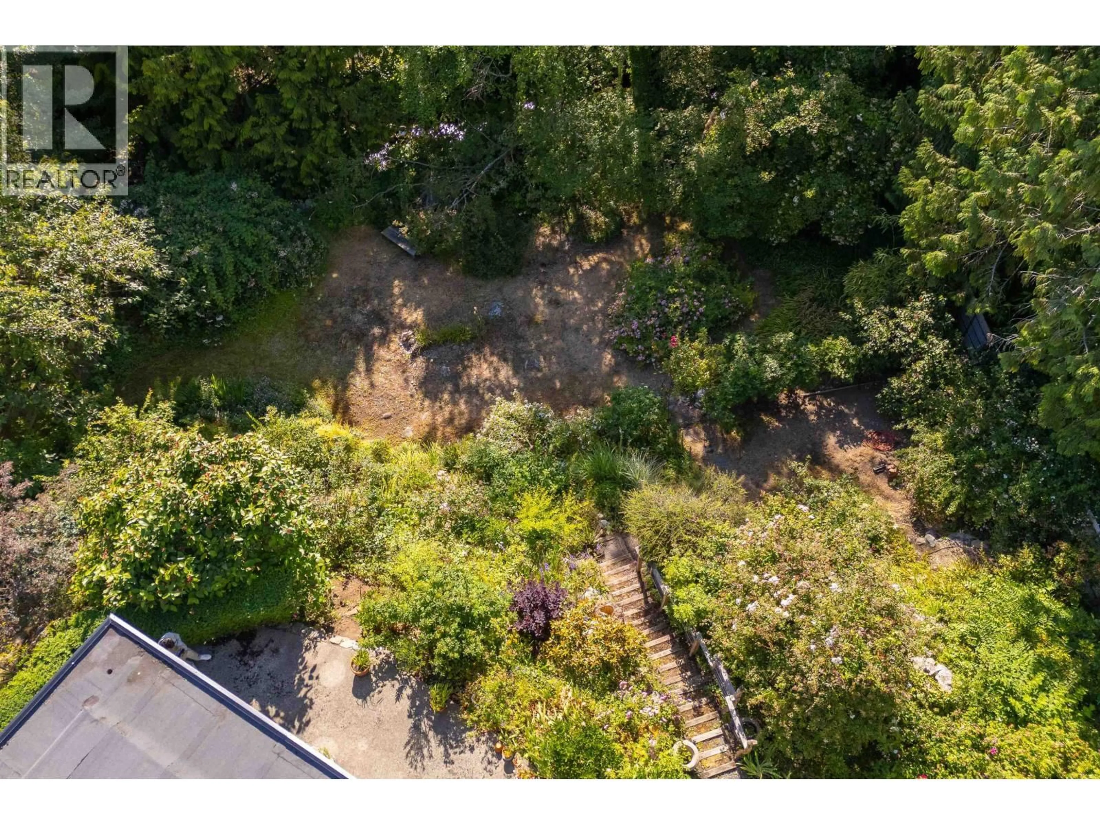 A pic from outside/outdoor area/front of a property/back of a property/a pic from drone, forest/trees view for 1764 OTTAWA PLACE, West Vancouver British Columbia V7V2T7