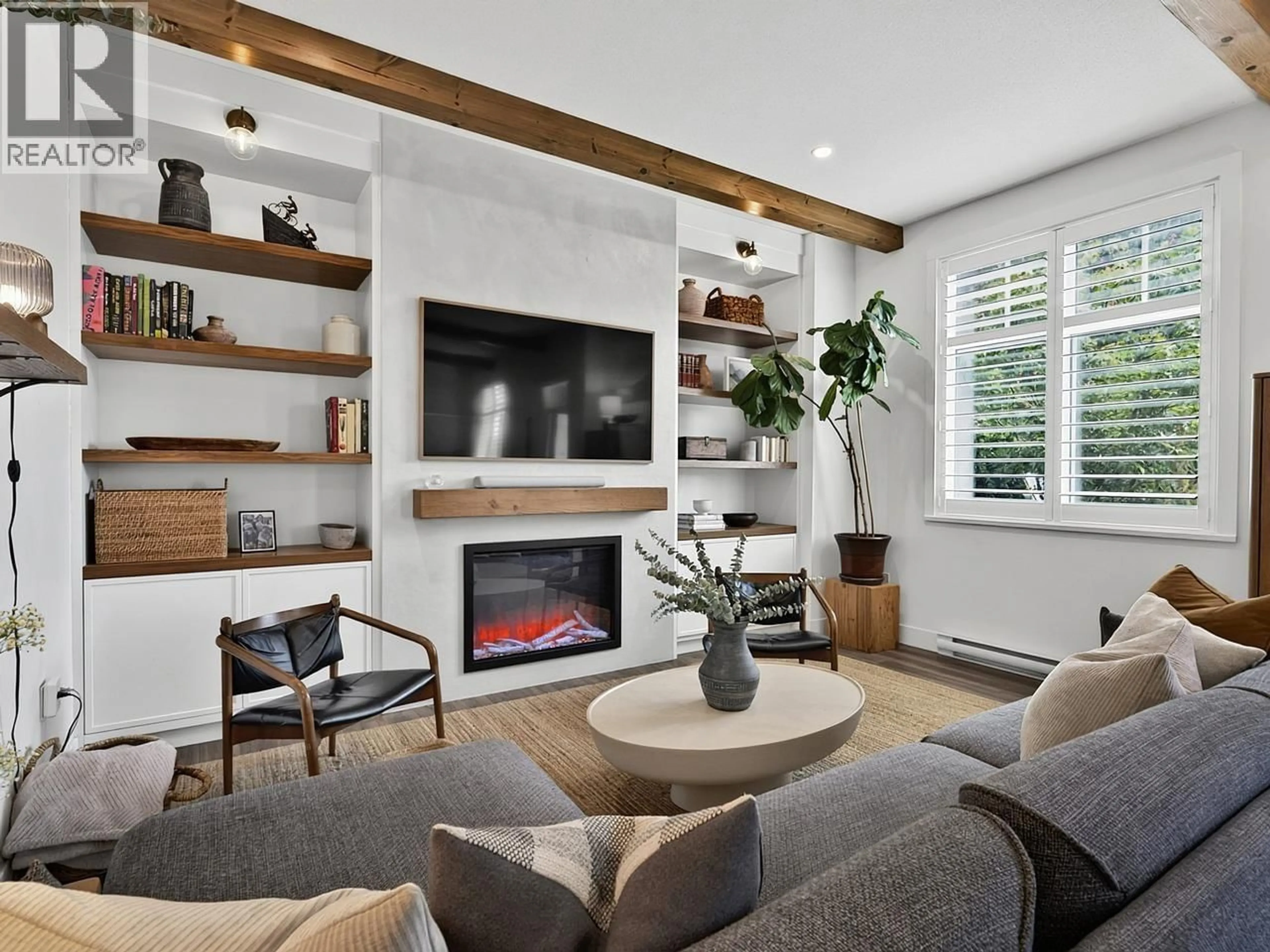 Living room with furniture, wood/laminate floor for 109 - 3529 BAYCREST AVENUE, Coquitlam British Columbia V3B2W7
