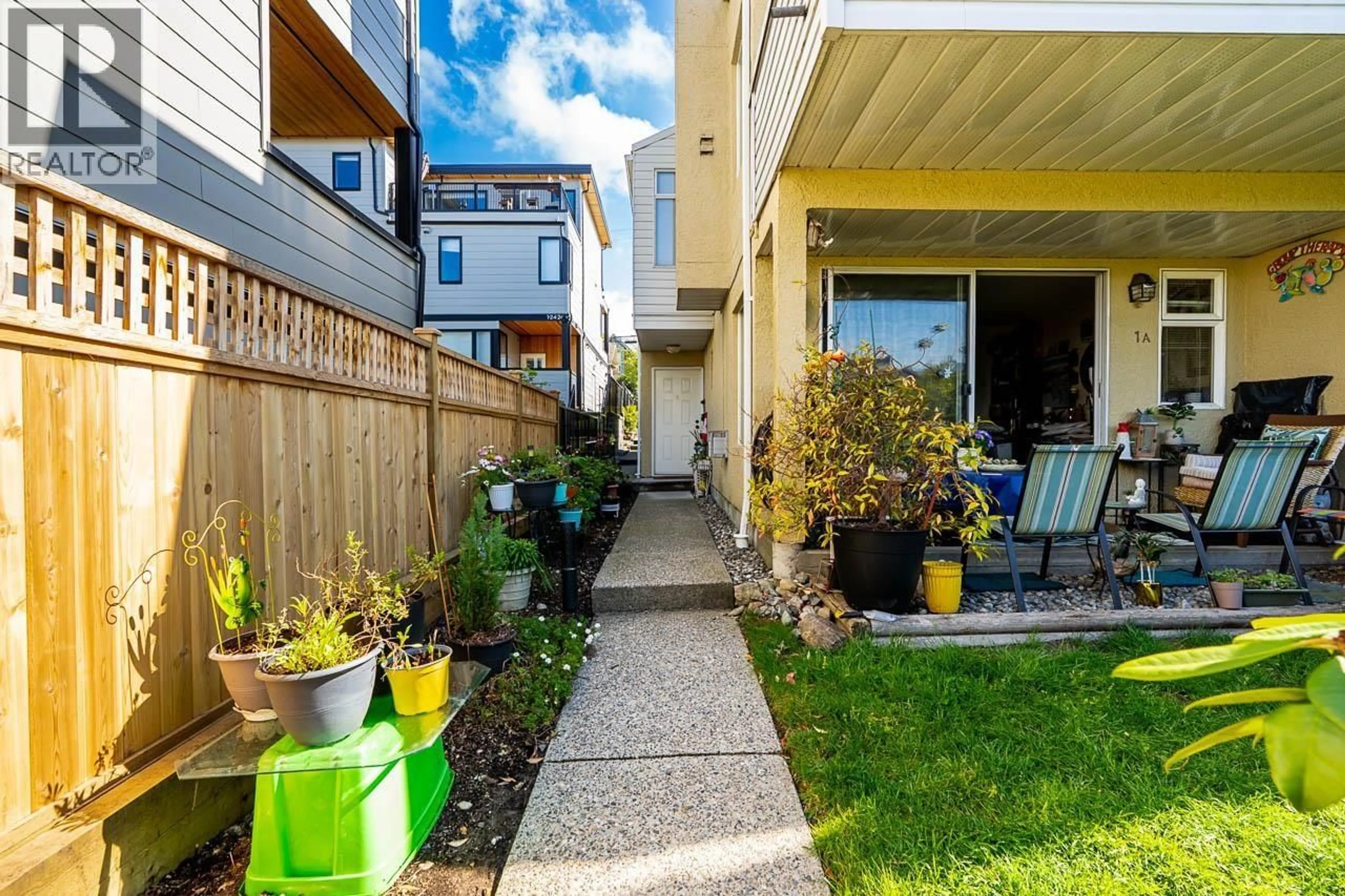Patio, street for 238 4TH STREET, North Vancouver British Columbia V7M1H7