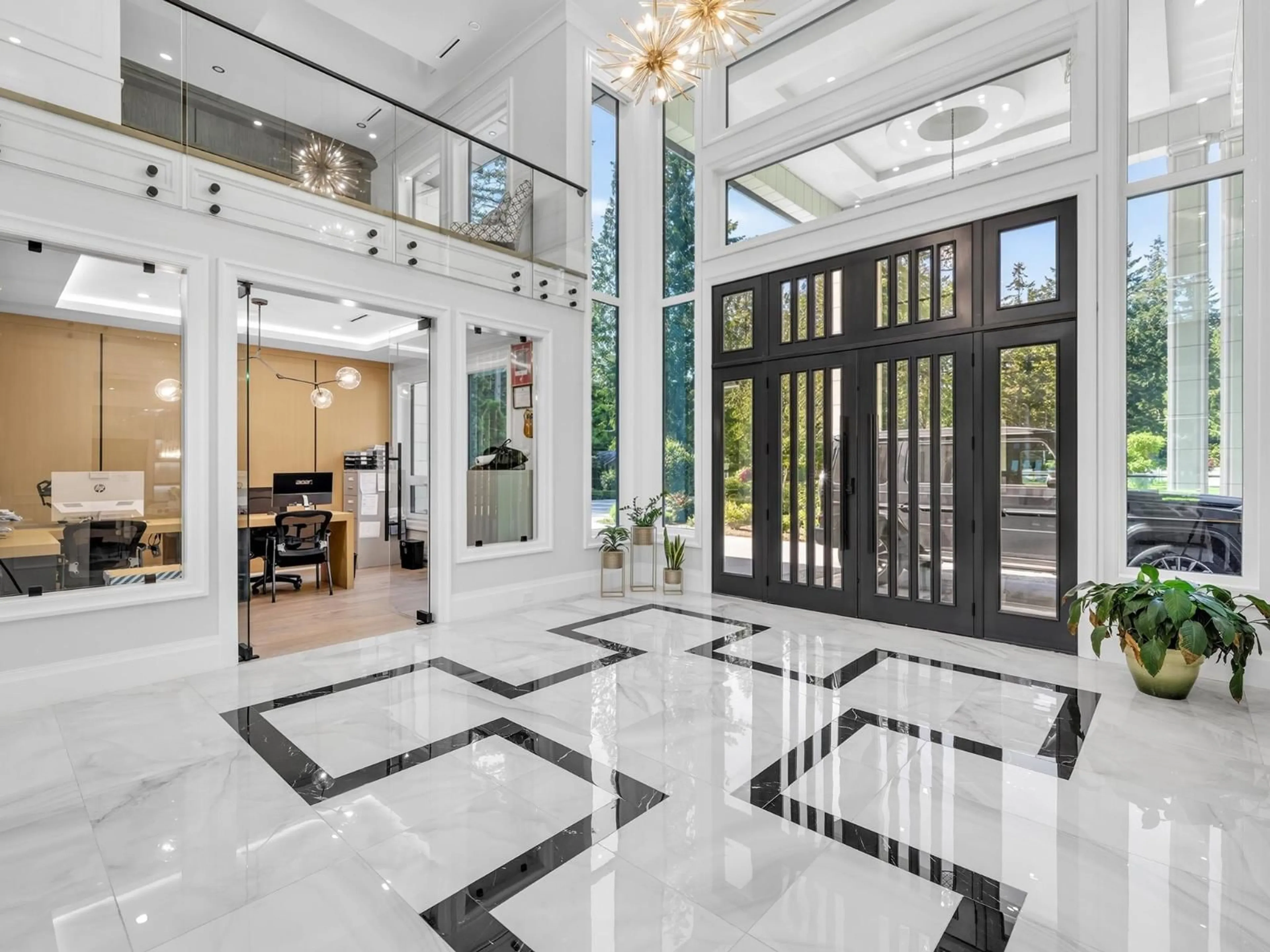 Indoor foyer for 21136 42 AVENUE, Langley British Columbia V3A5A5