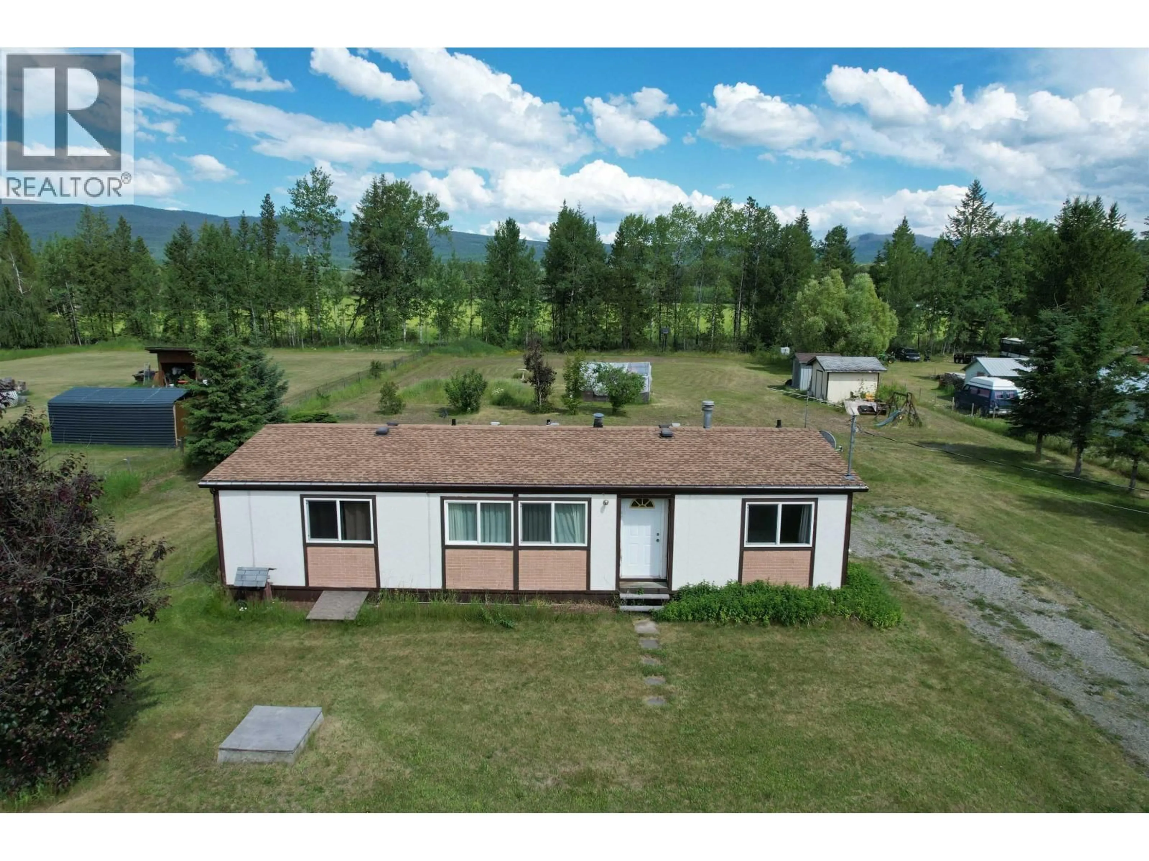 A pic from outside/outdoor area/front of a property/back of a property/a pic from drone, unknown for 4719 DUSTY ROAD, Quesnel British Columbia V2J6L5