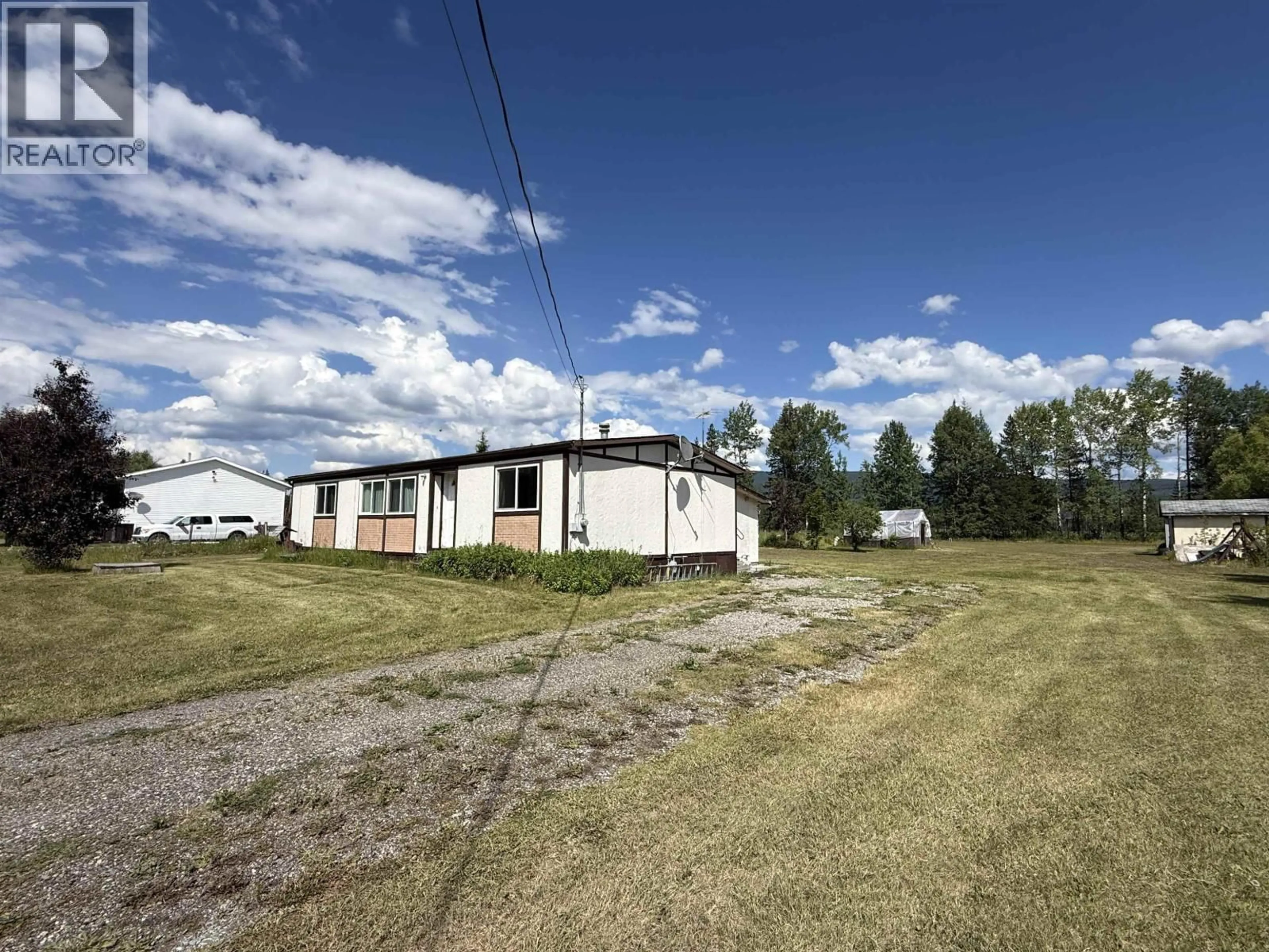 A pic from outside/outdoor area/front of a property/back of a property/a pic from drone, building for 4719 DUSTY ROAD, Quesnel British Columbia V2J6L5