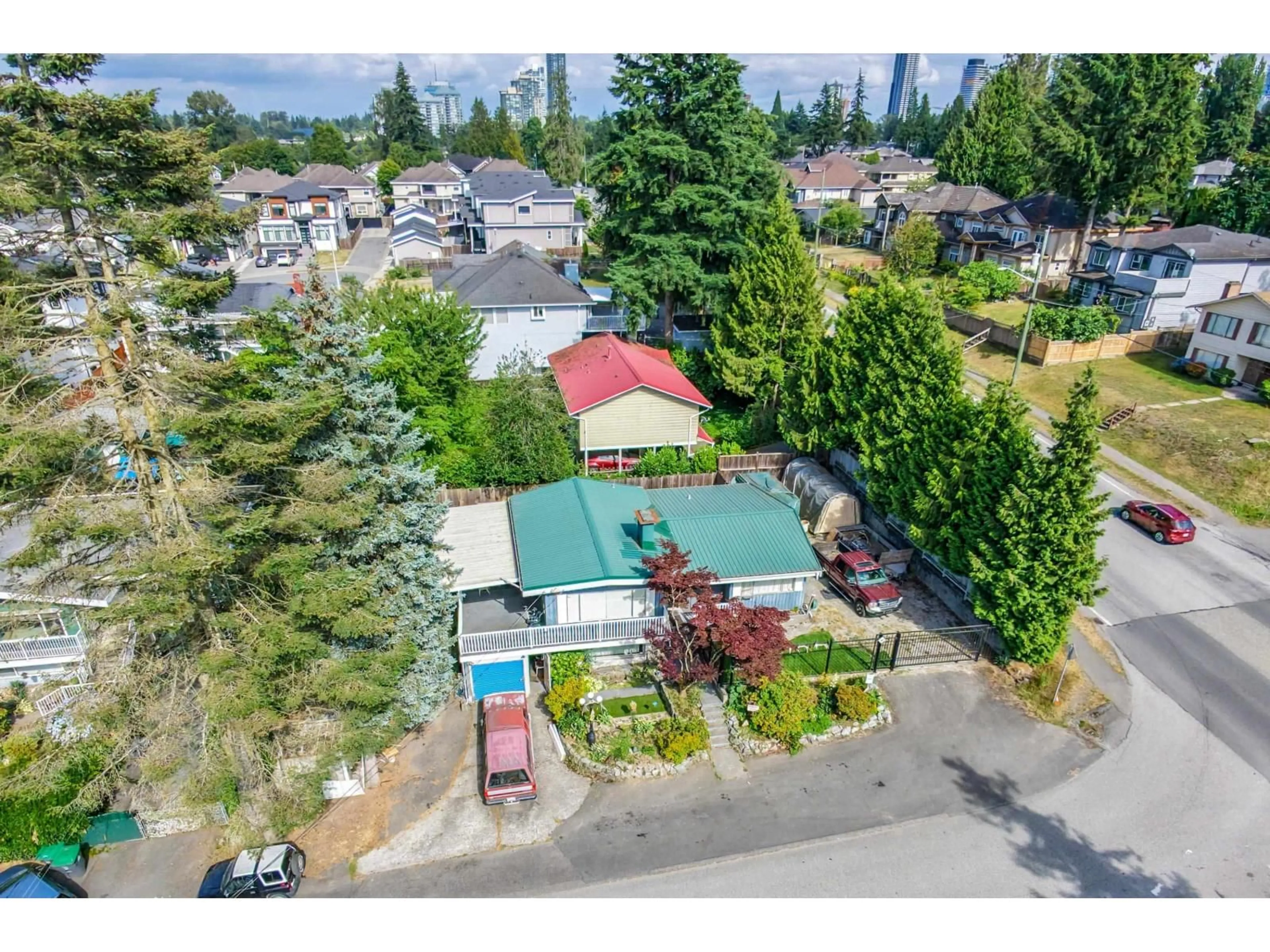 A pic from outside/outdoor area/front of a property/back of a property/a pic from drone, street for 10810 129 STREET, Surrey British Columbia V3T3H8
