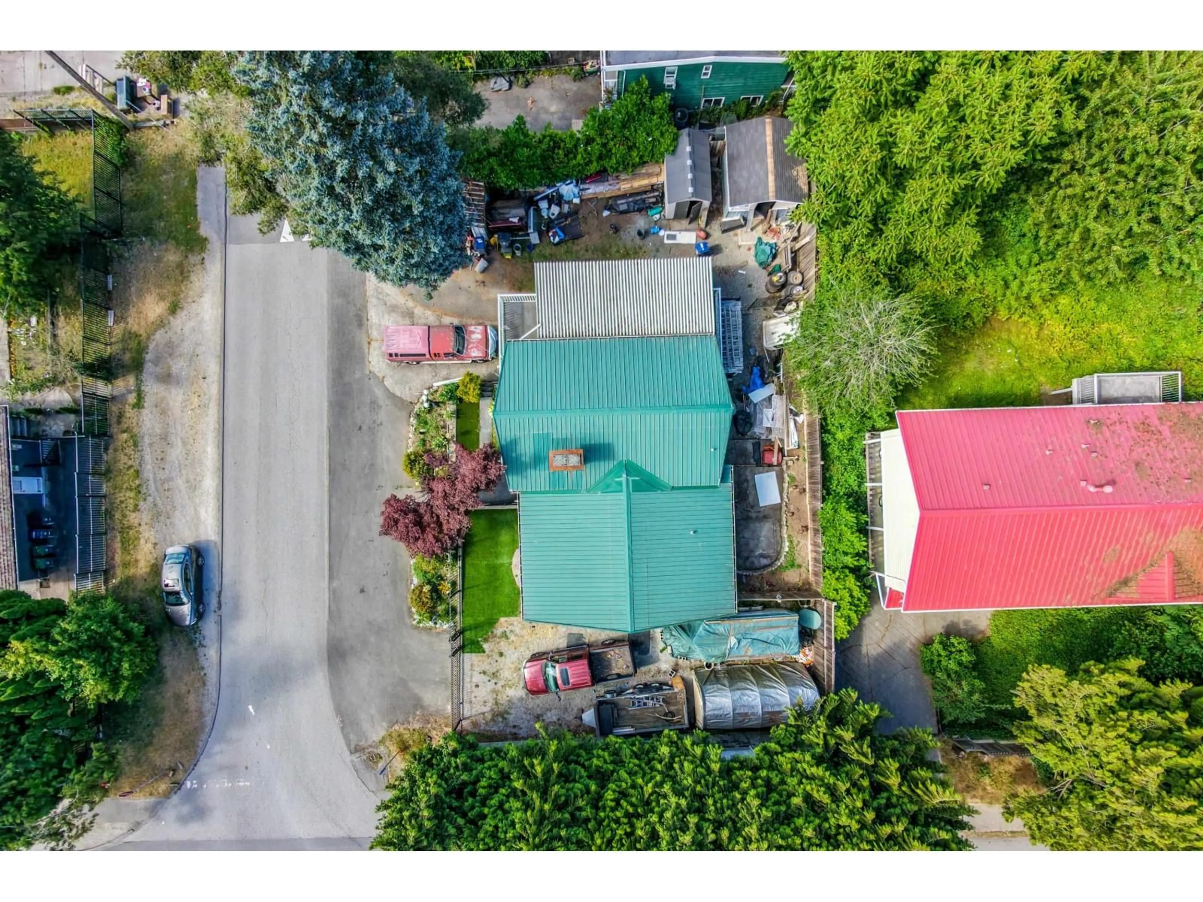 A pic from outside/outdoor area/front of a property/back of a property/a pic from drone, street for 10810 129 STREET, Surrey British Columbia V3T3H8