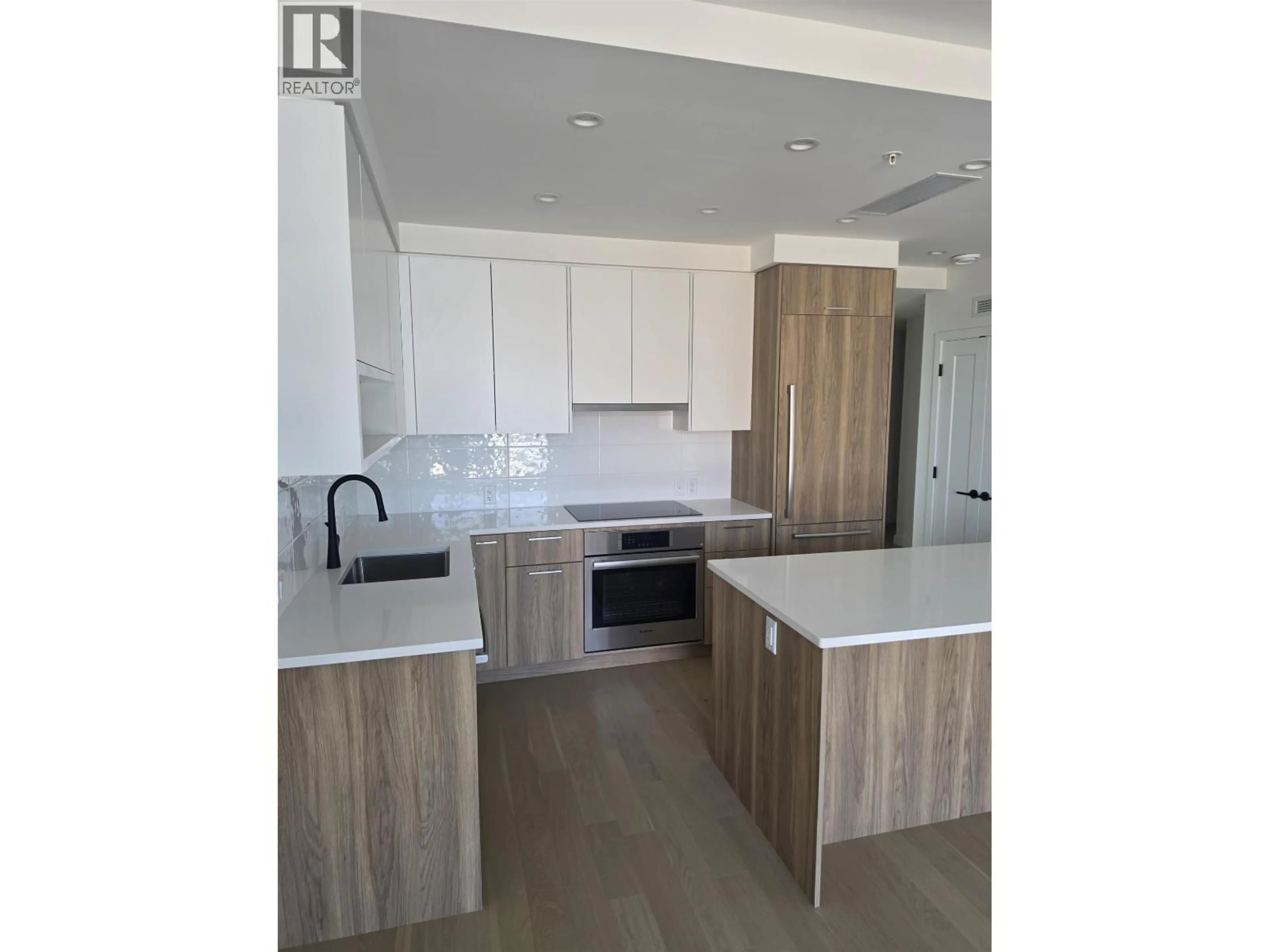 Open concept kitchen, wood/laminate floor for 203 - 8398 OAK STREET, Vancouver British Columbia V6P0L9