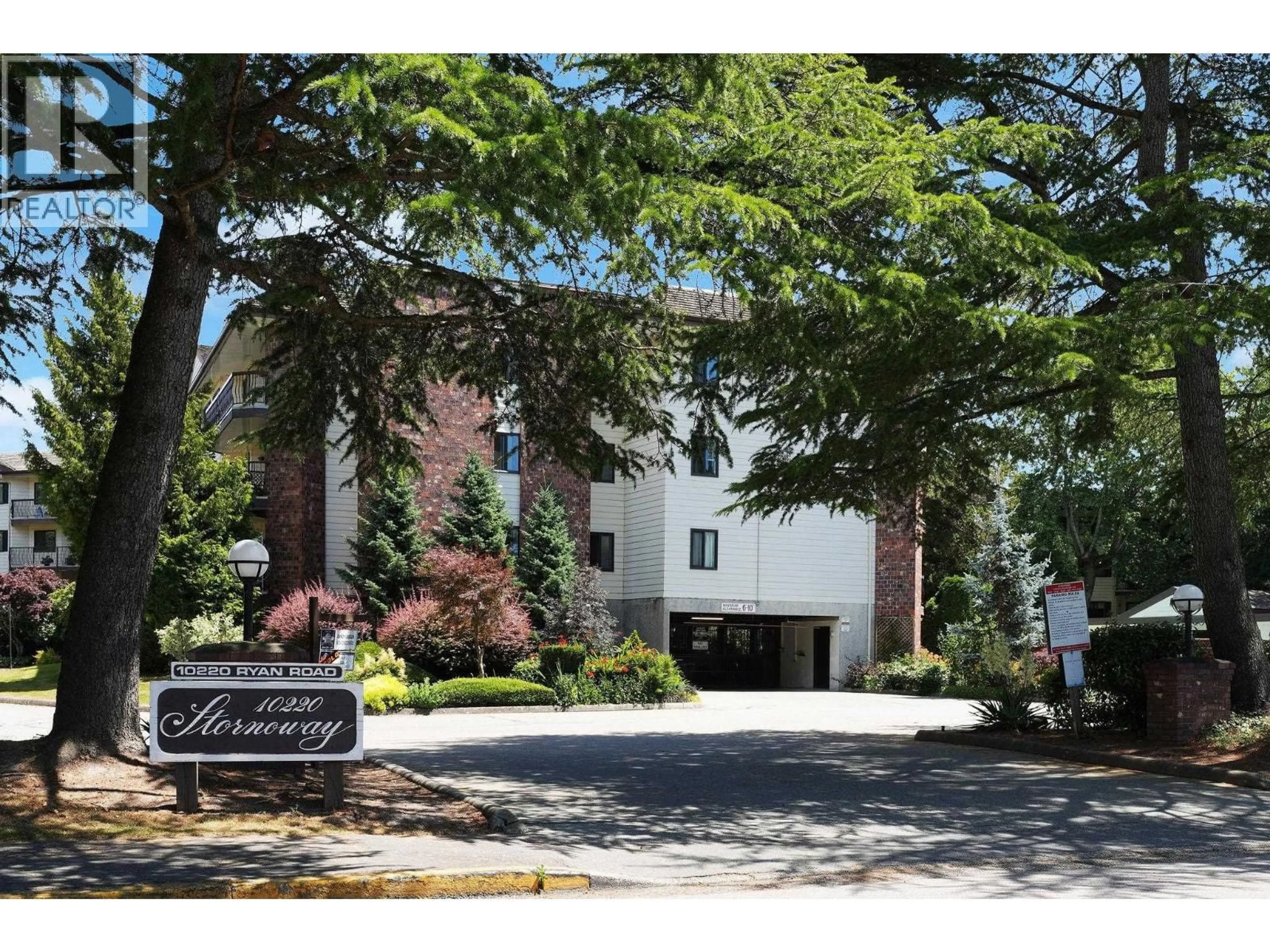 Indoor foyer for 209 - 10220 RYAN ROAD, Richmond British Columbia V7A4R1