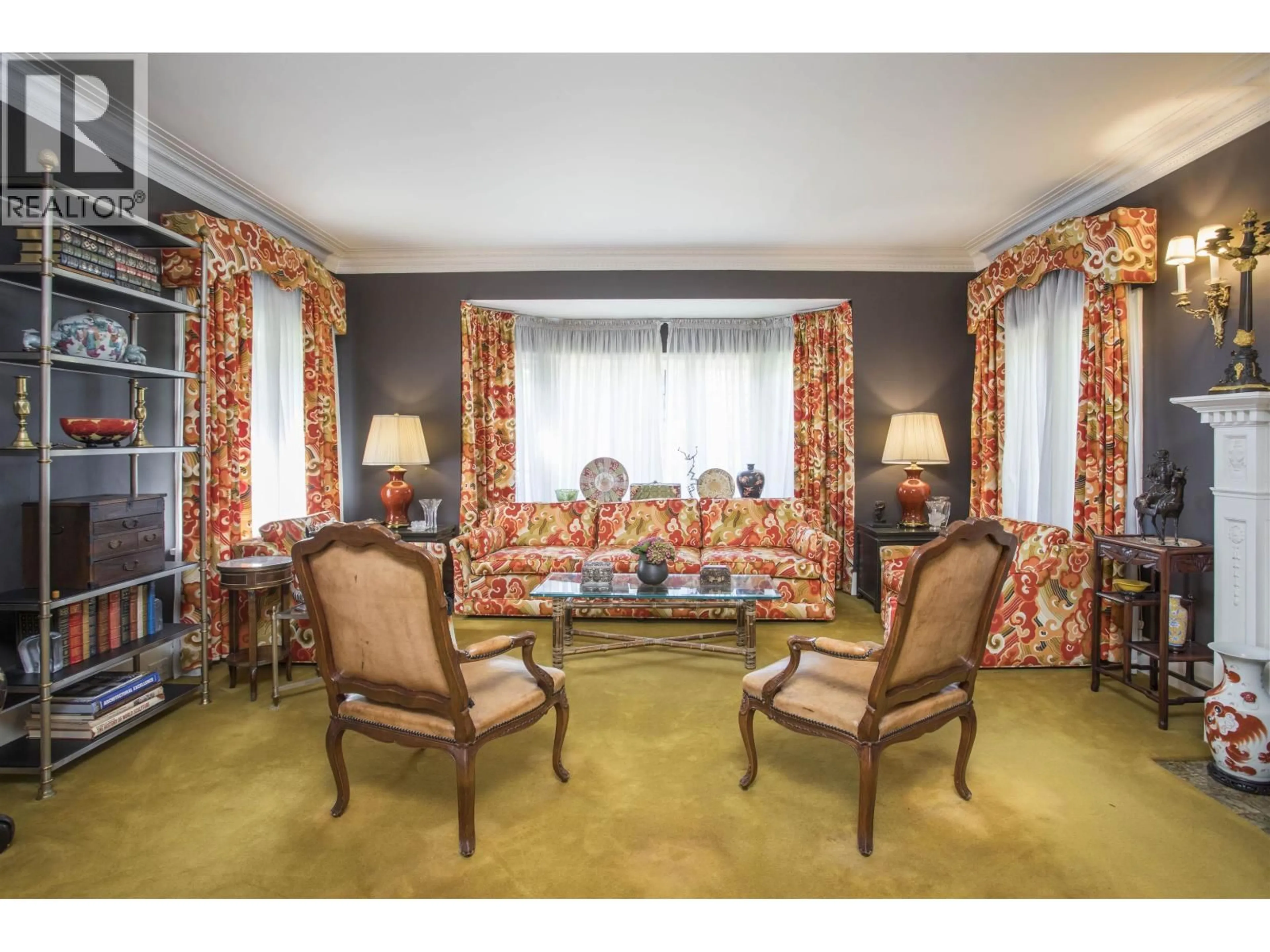 Living room with furniture, carpet floor for 4576 CONNAUGHT DRIVE, Vancouver British Columbia V6J4E2