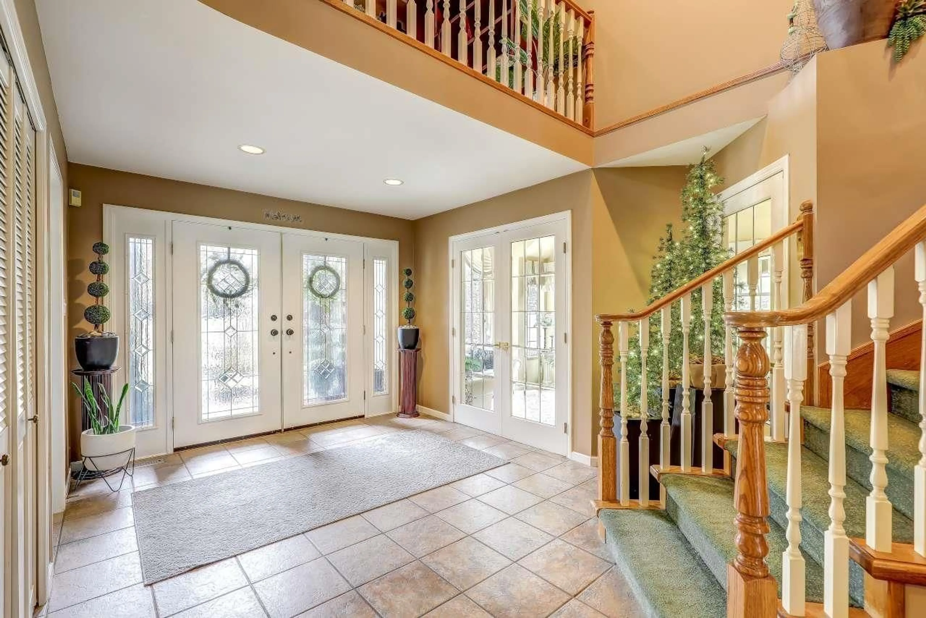 Indoor entryway for 16382 77 AVENUE, Surrey British Columbia V4N0K9