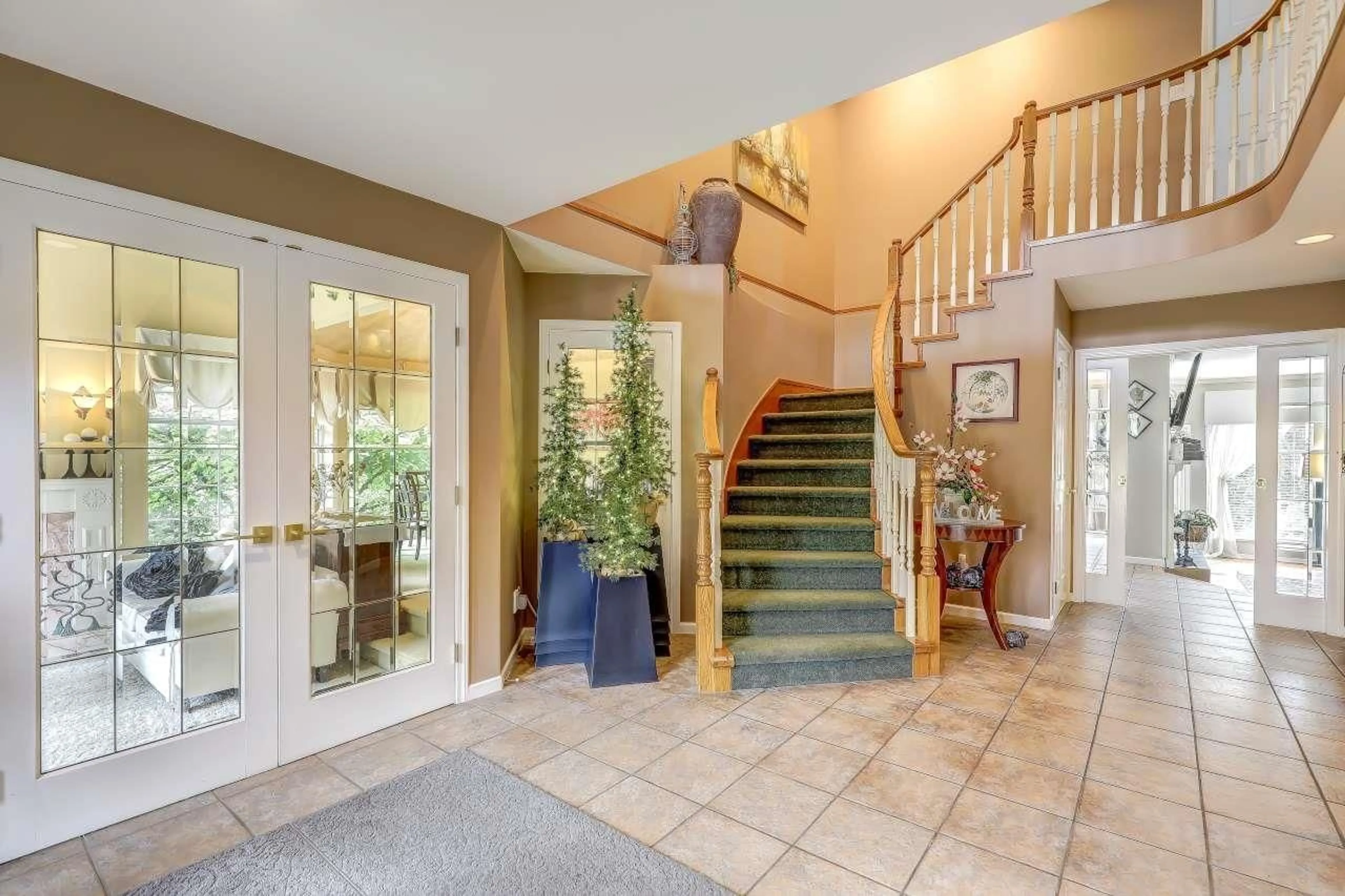 Indoor foyer for 16382 77 AVENUE, Surrey British Columbia V4N0K9
