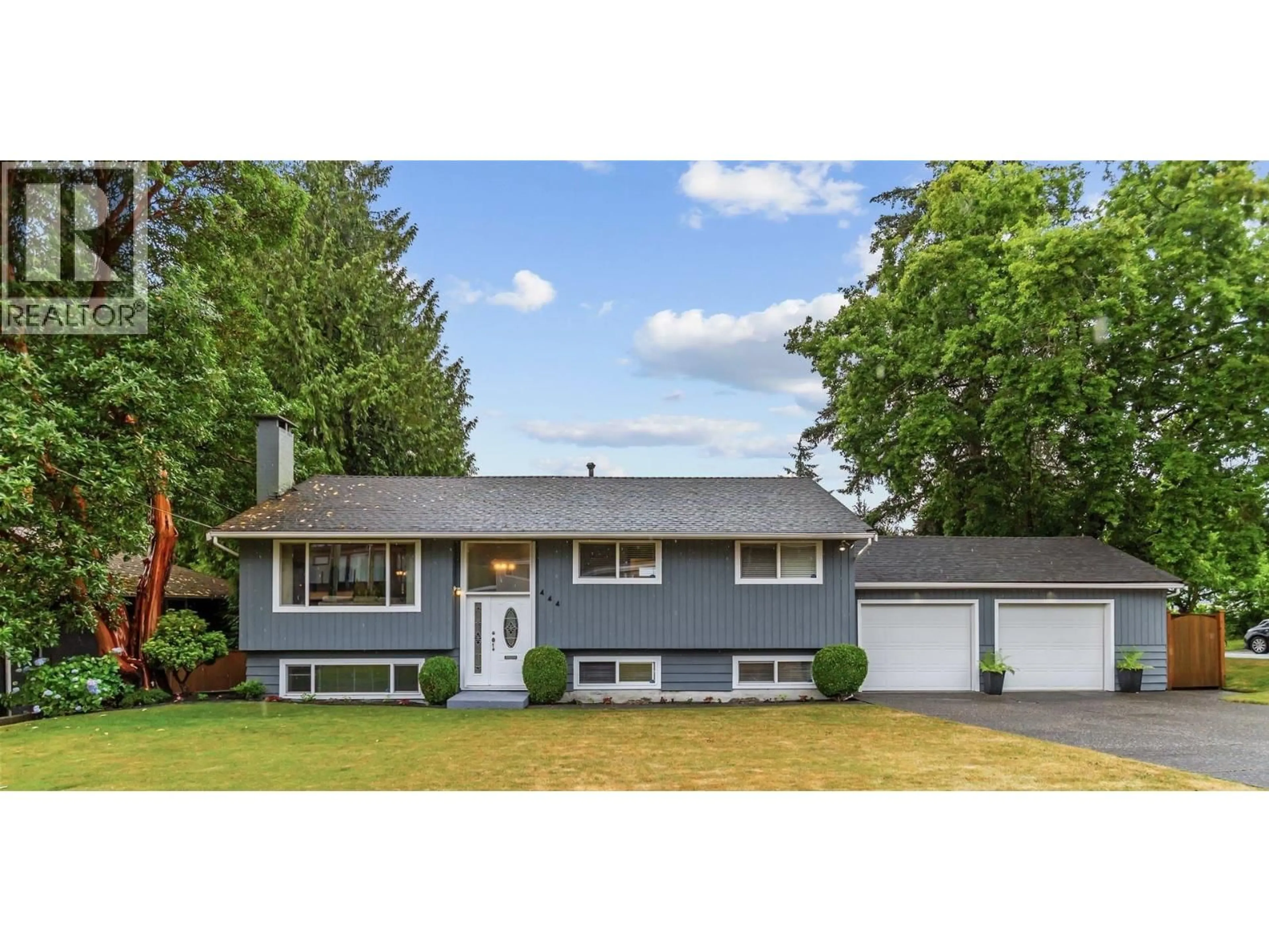 Home with vinyl exterior material, street for 444 LAKEVIEW STREET, Coquitlam British Columbia V3K5K8