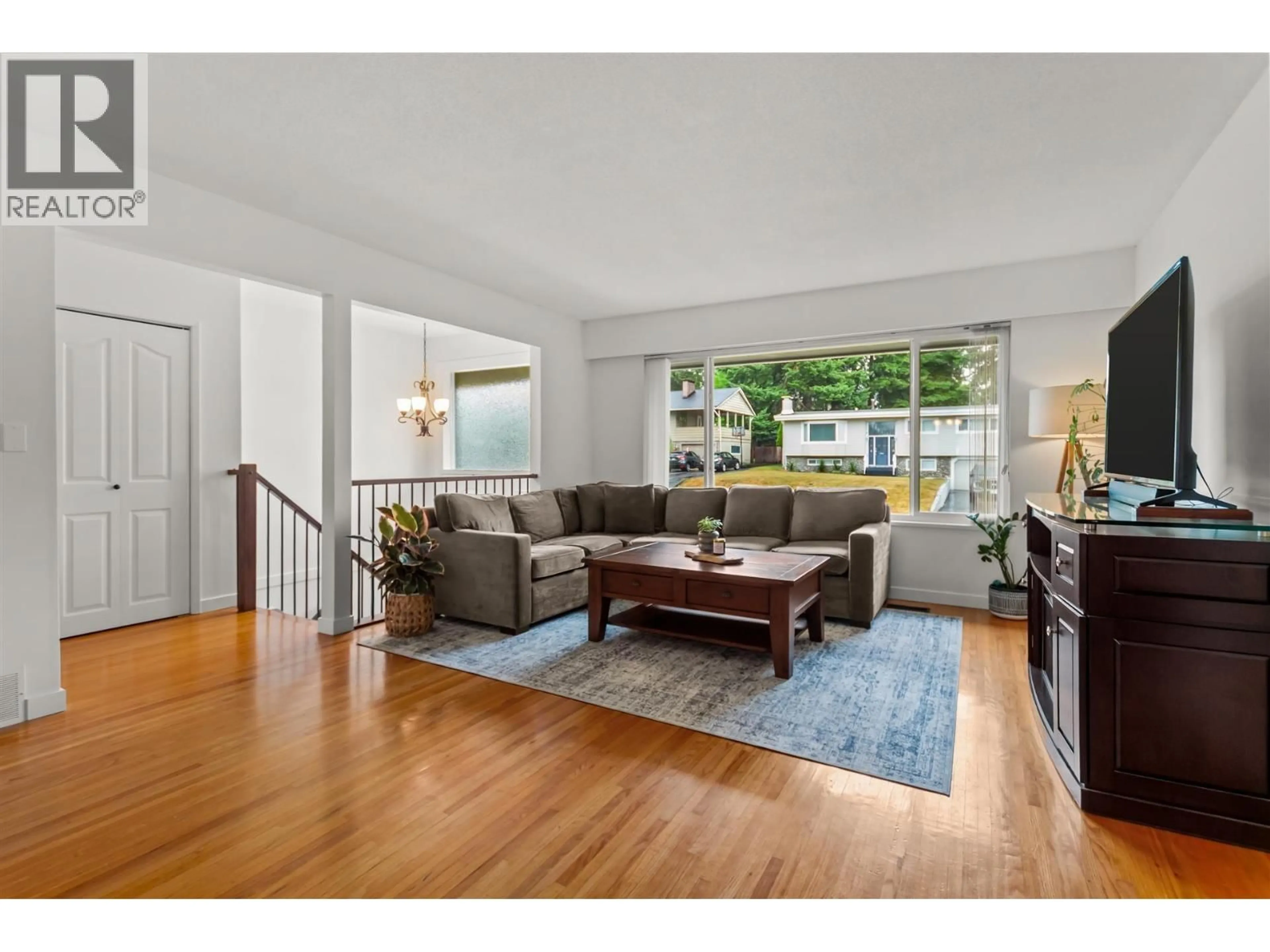 Living room with furniture, wood/laminate floor for 444 LAKEVIEW STREET, Coquitlam British Columbia V3K5K8