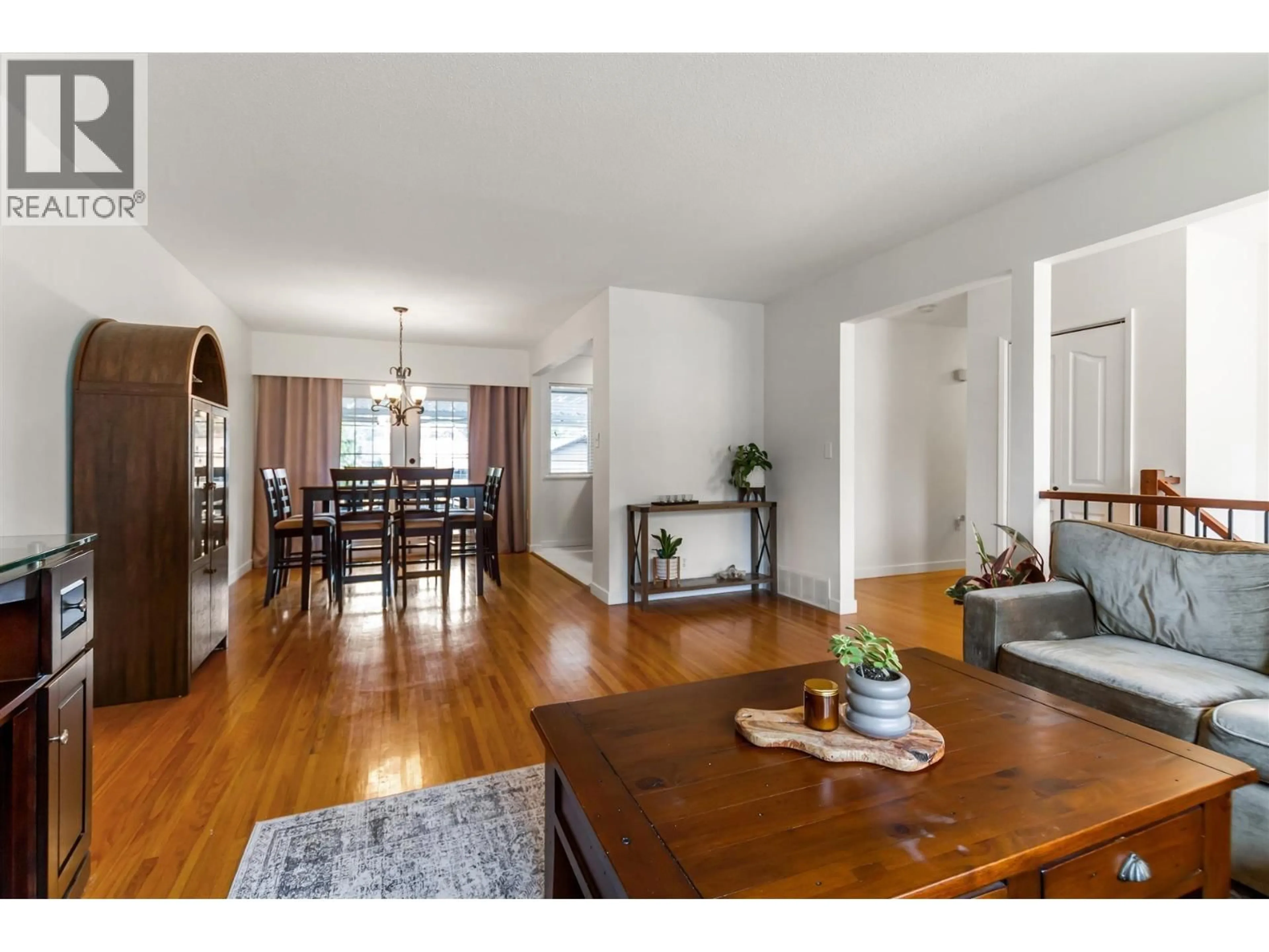 Dining room, wood/laminate floor for 444 LAKEVIEW STREET, Coquitlam British Columbia V3K5K8