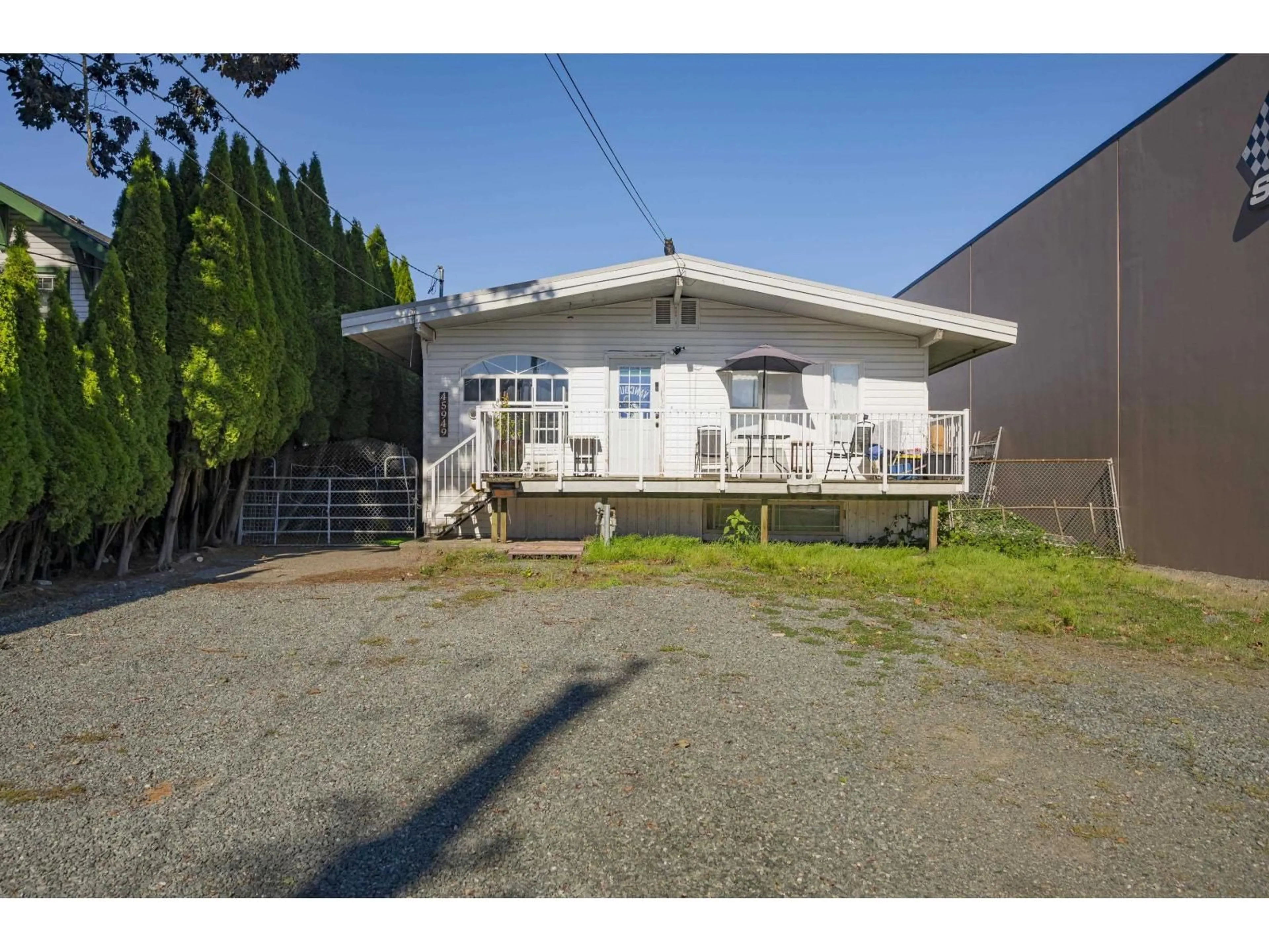A pic from outside/outdoor area/front of a property/back of a property/a pic from drone, street for 45949 ROWAT AVENUE, Chilliwack British Columbia V2P1J2