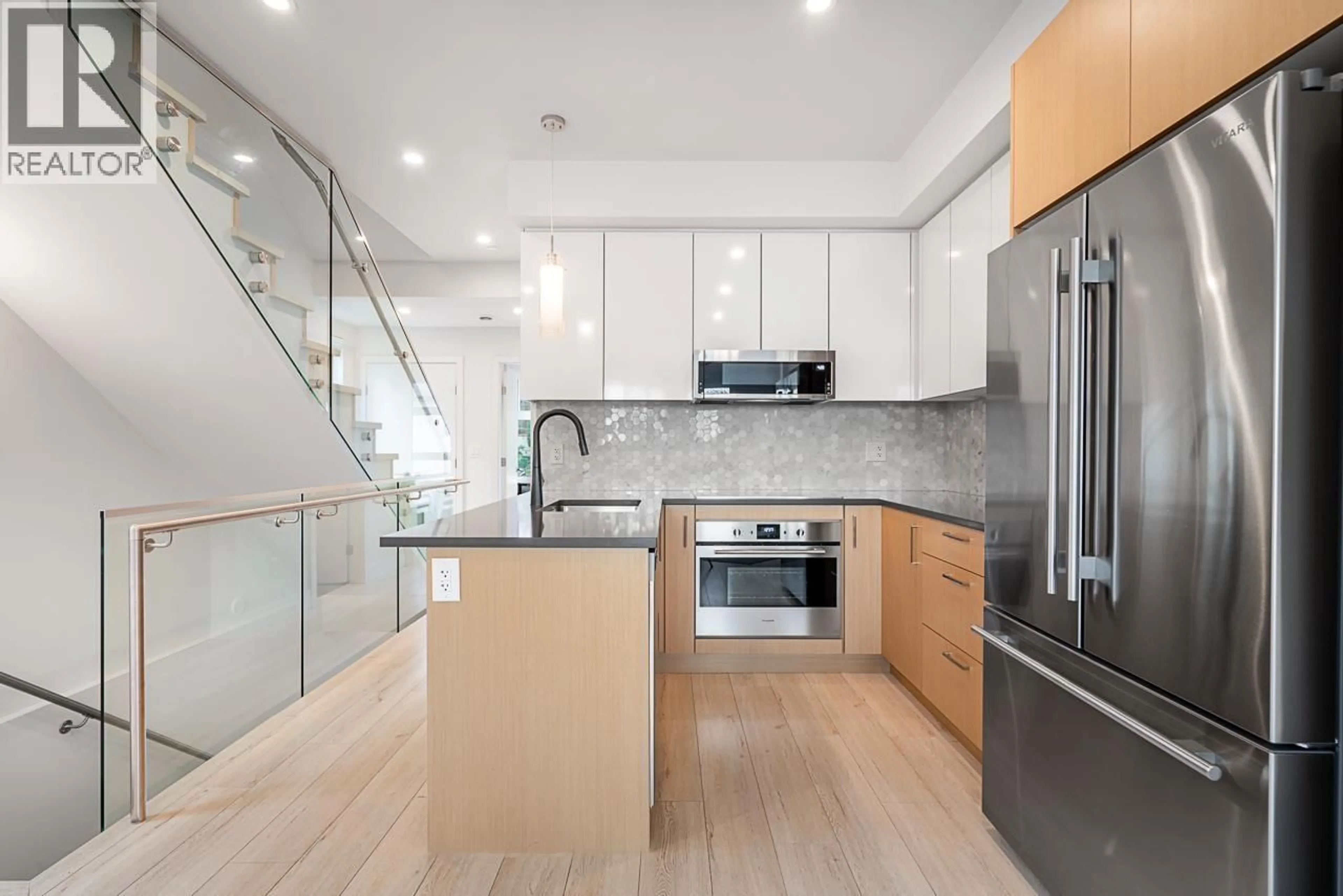 Contemporary kitchen, unknown for 1710 LARSON ROAD, North Vancouver British Columbia V7M2Z4