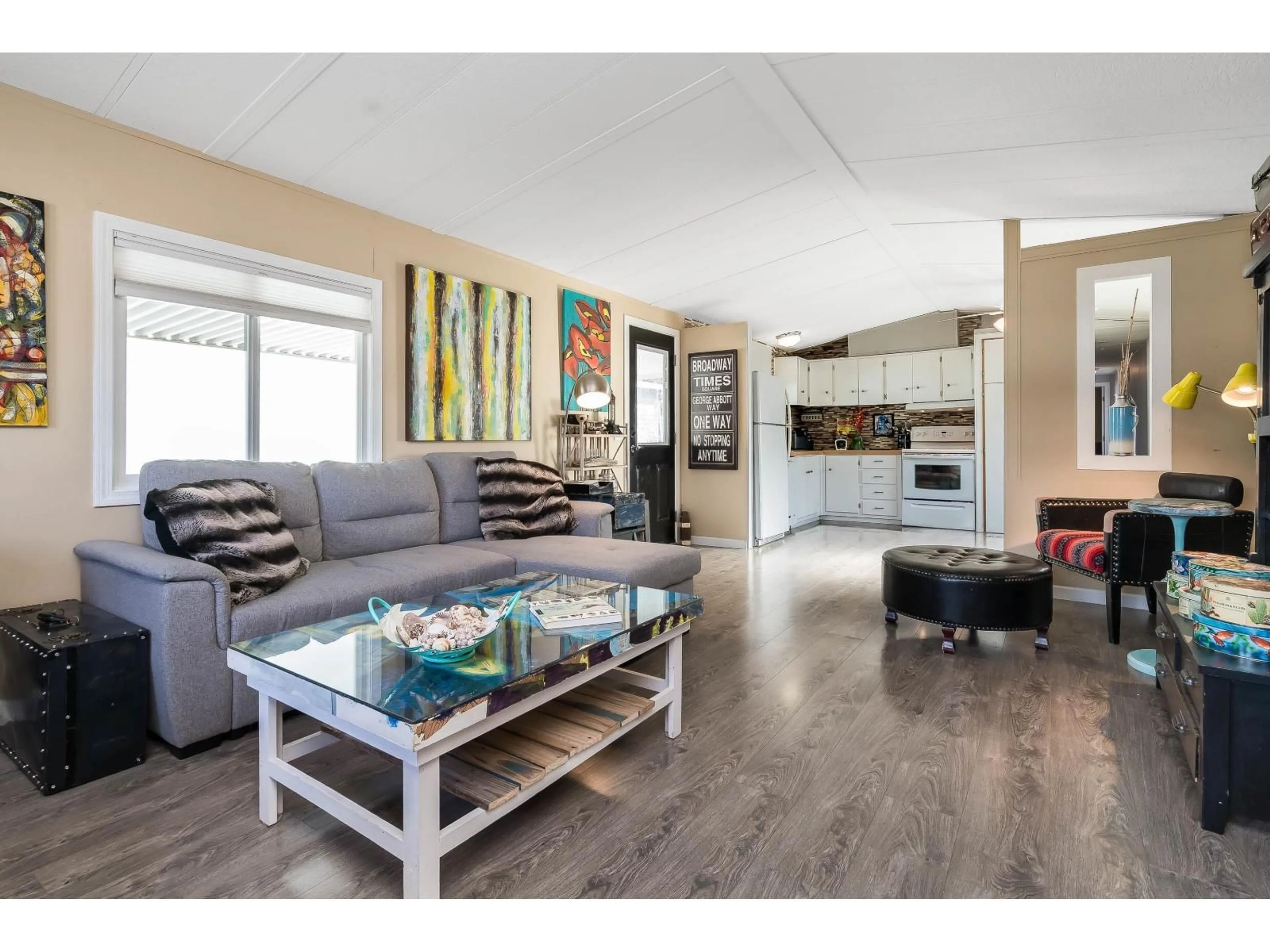 Living room with furniture, wood/laminate floor for 33 - 2315 198 STREET, Langley British Columbia V2Z1Z1