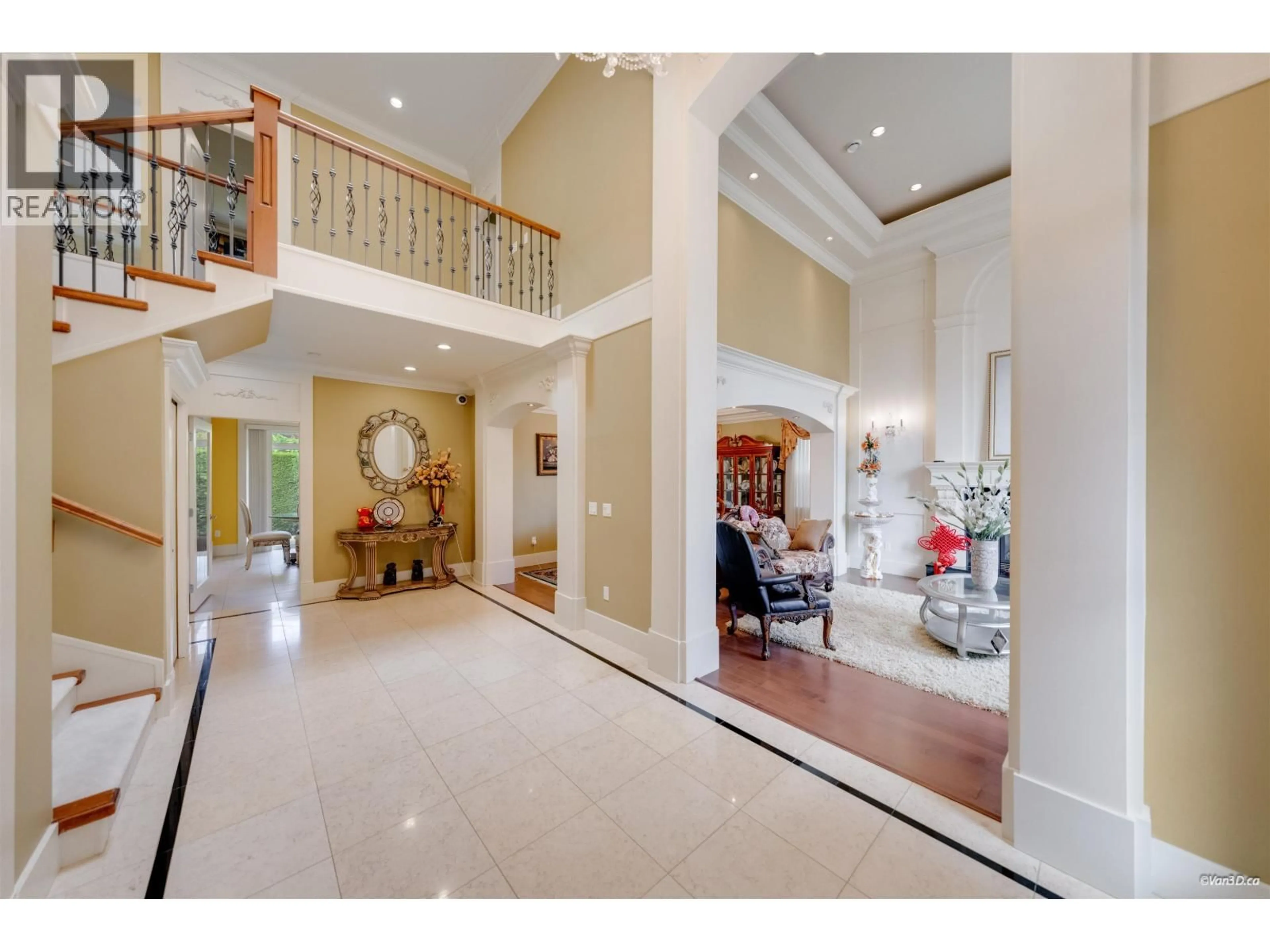 Indoor foyer for 7411 LUCAS ROAD, Richmond British Columbia V6Y1E8