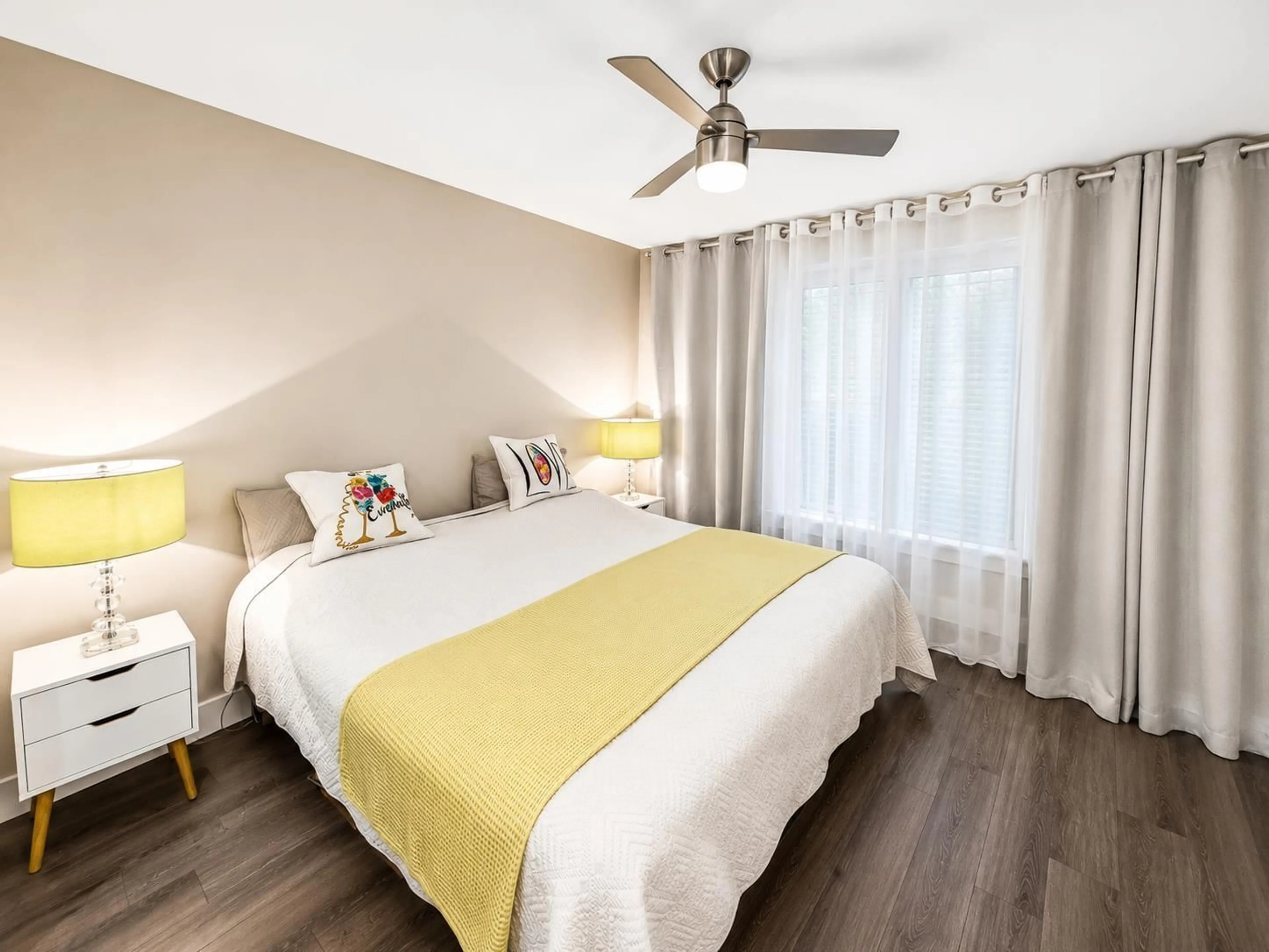 Bedroom with bed, wood/laminate floor for 72 - 20852 77A AVENUE, Langley British Columbia V2Y0R8