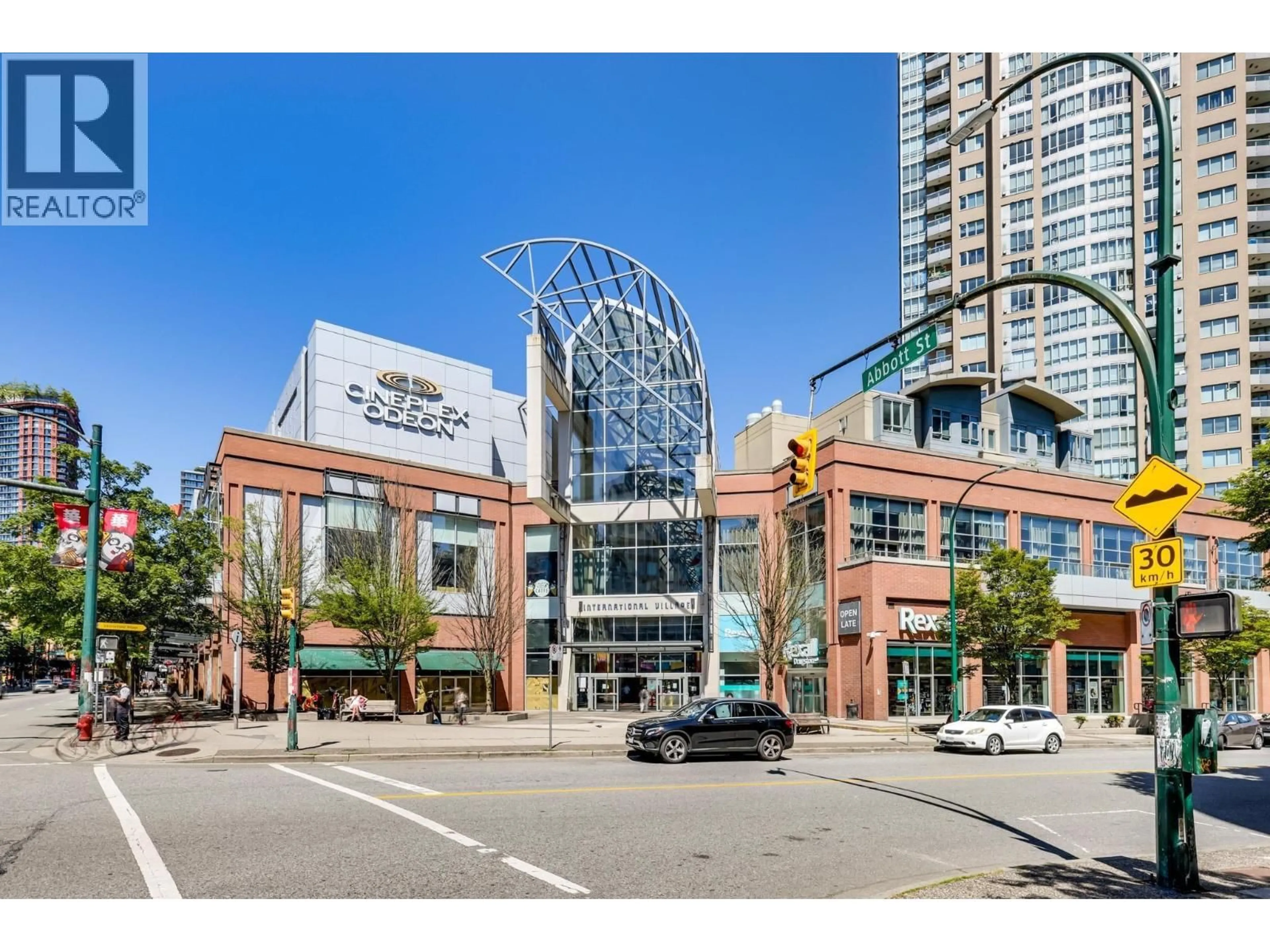 Indoor foyer for TH3 - 63 KEEFER PLACE, Vancouver British Columbia V6B6N6