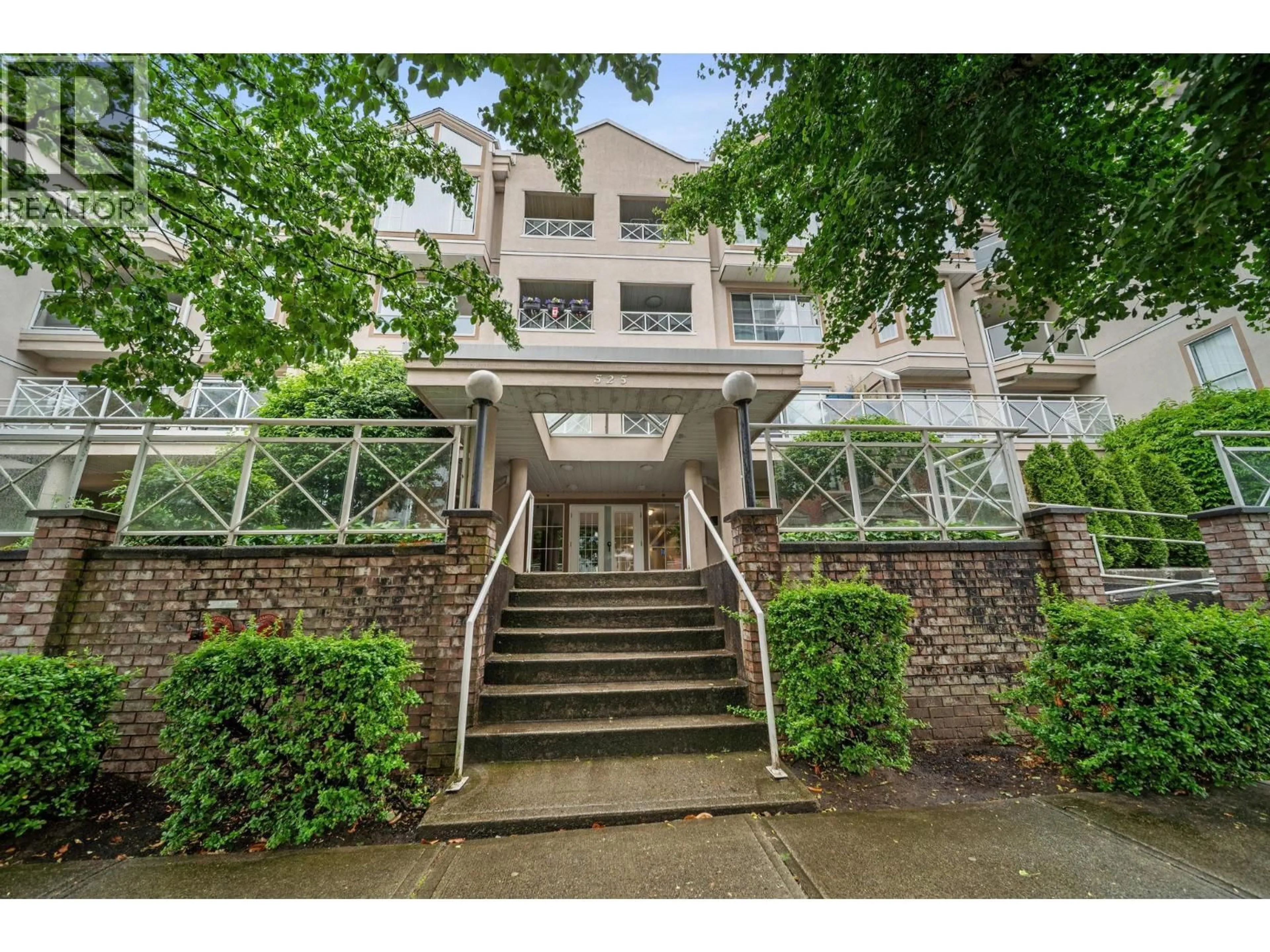 Indoor foyer for 412 - 525 AGNES STREET, New Westminster British Columbia V3L1G2