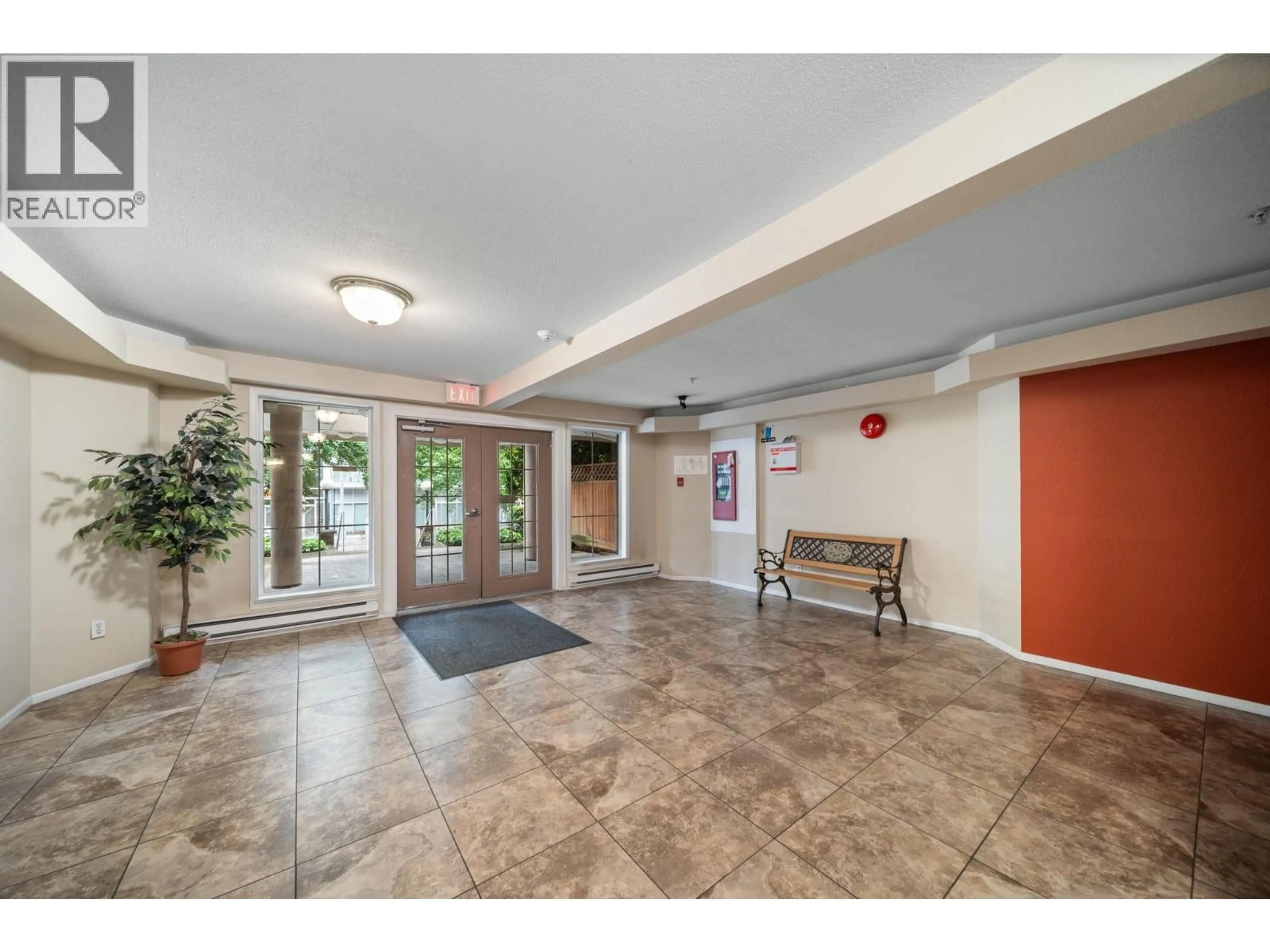 Indoor foyer for 412 - 525 AGNES STREET, New Westminster British Columbia V3L1G2