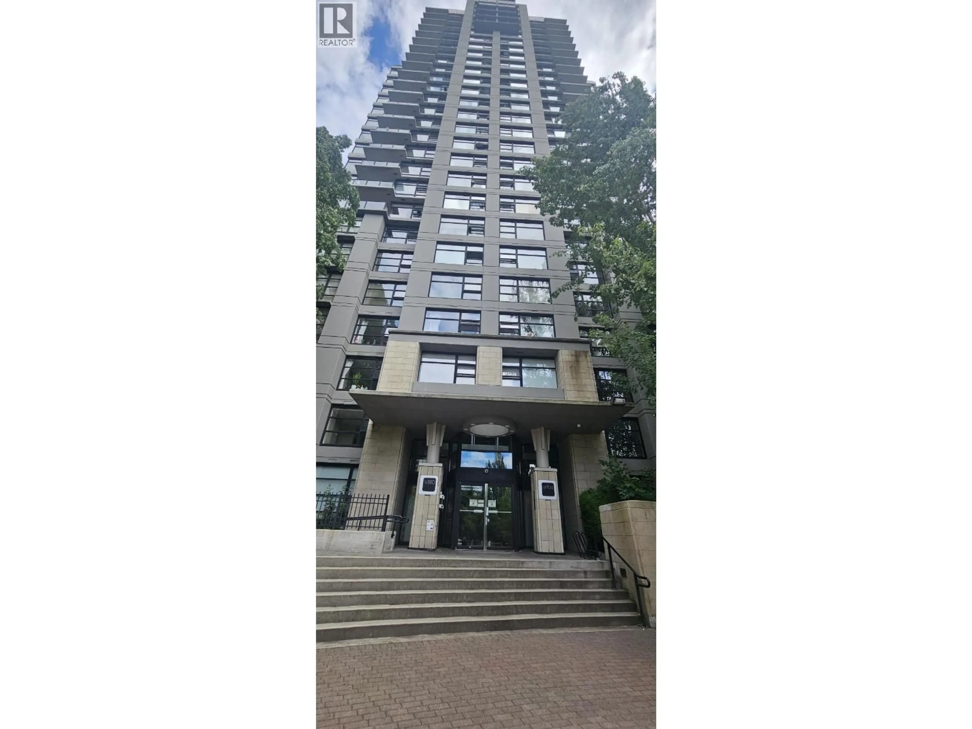 Indoor foyer for 601 - 5380 OBEN STREET, Vancouver British Columbia V5R6H7