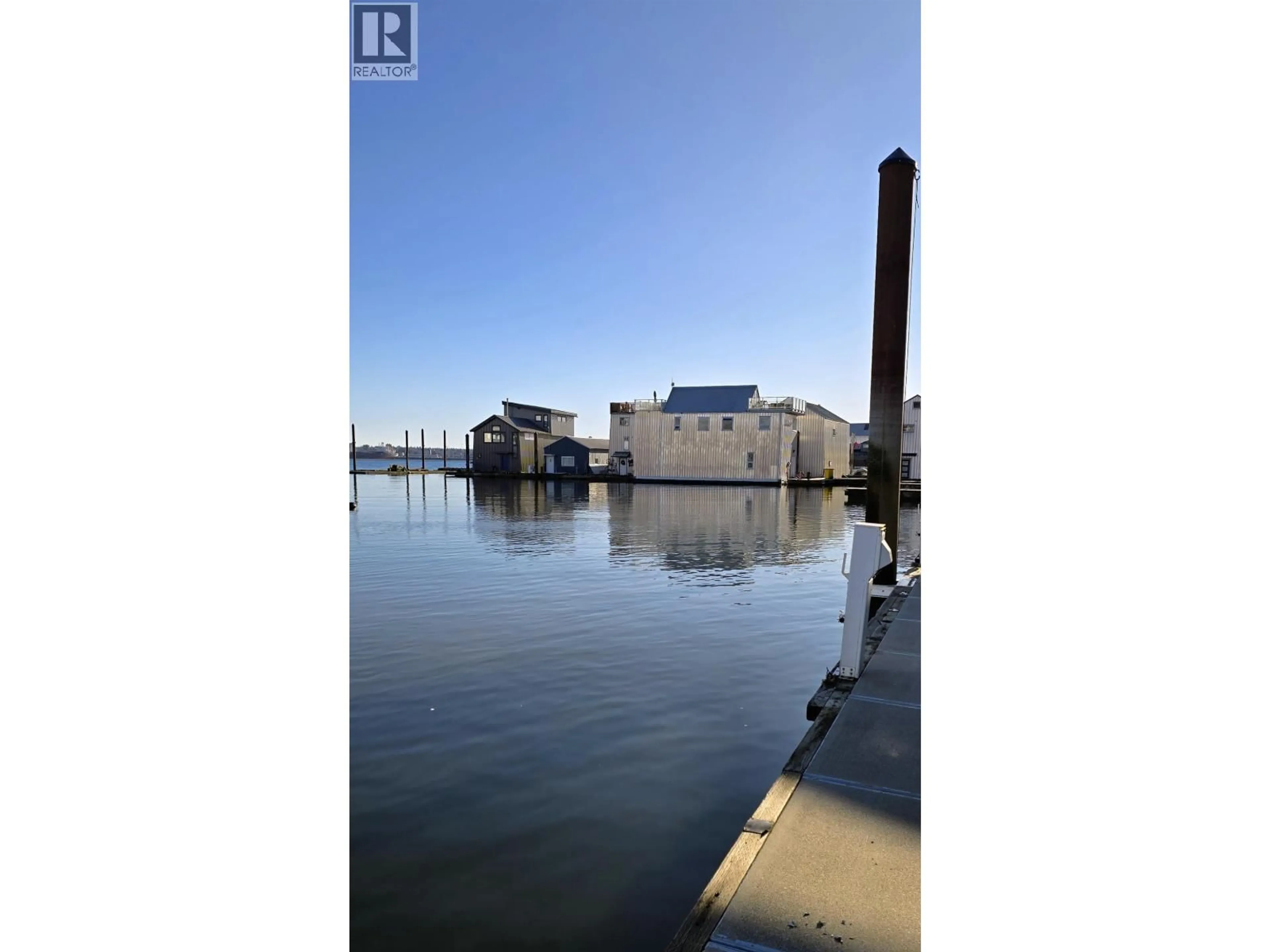 Blurry image for JNW33 - 415 ESPLANADE, North Vancouver British Columbia V7M1A6