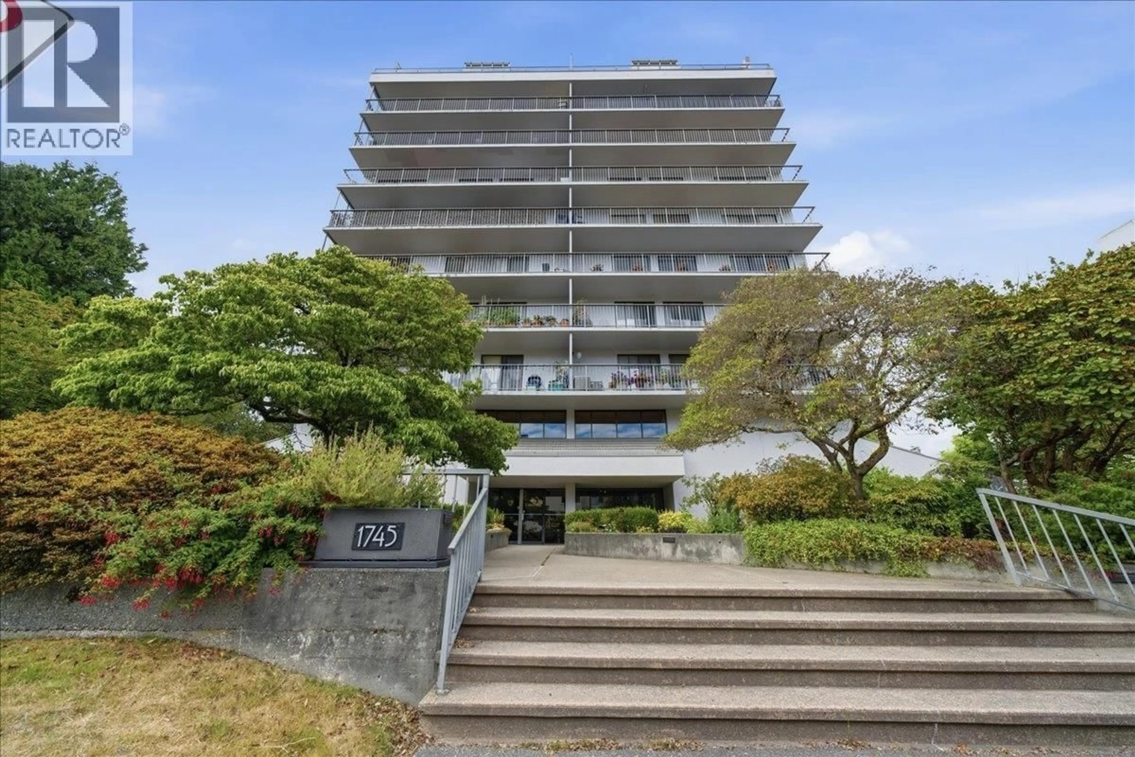 Indoor foyer for 802 - 1745 ESQUIMALT AVENUE, West Vancouver British Columbia V7V1R7