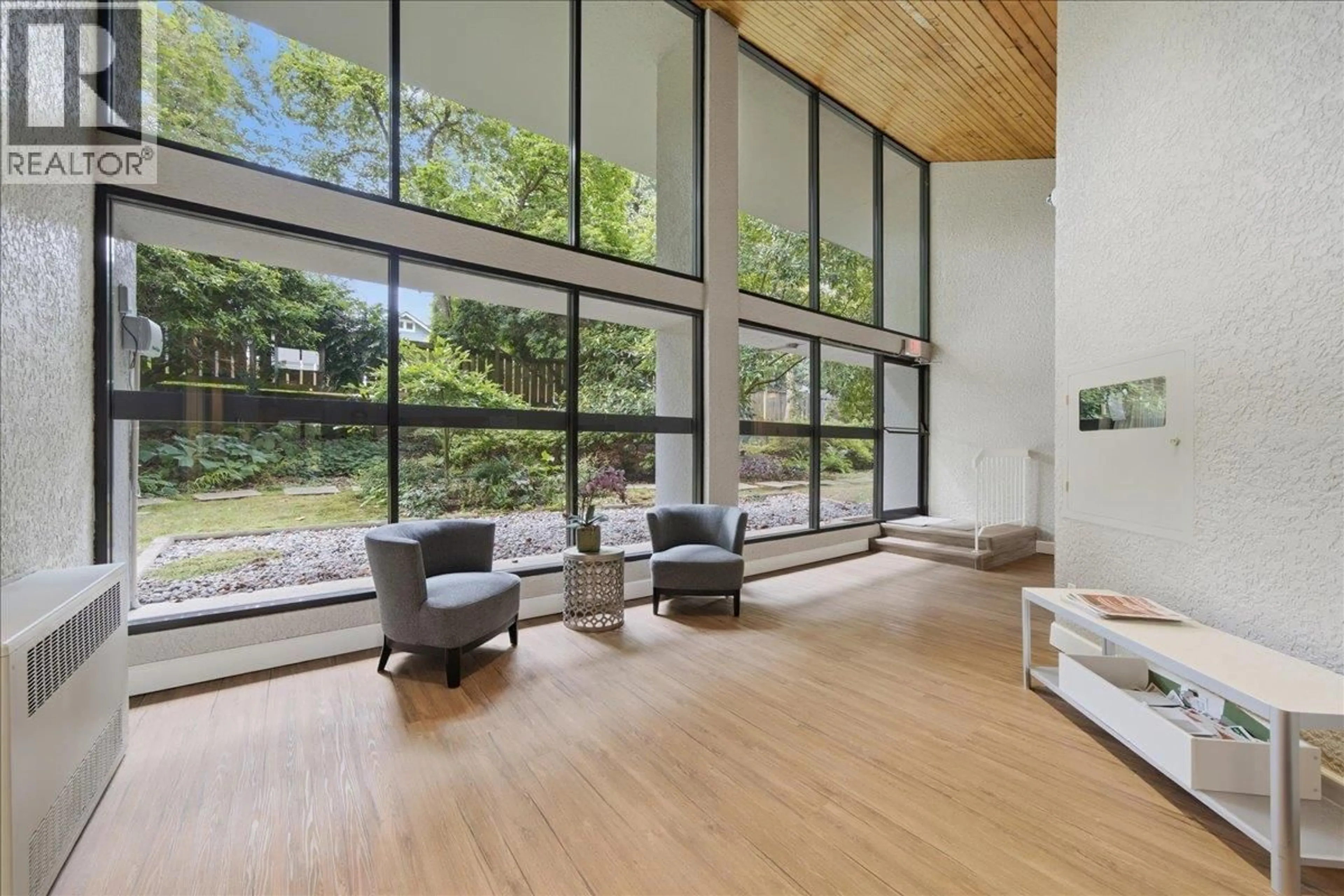 Indoor foyer for 802 - 1745 ESQUIMALT AVENUE, West Vancouver British Columbia V7V1R7