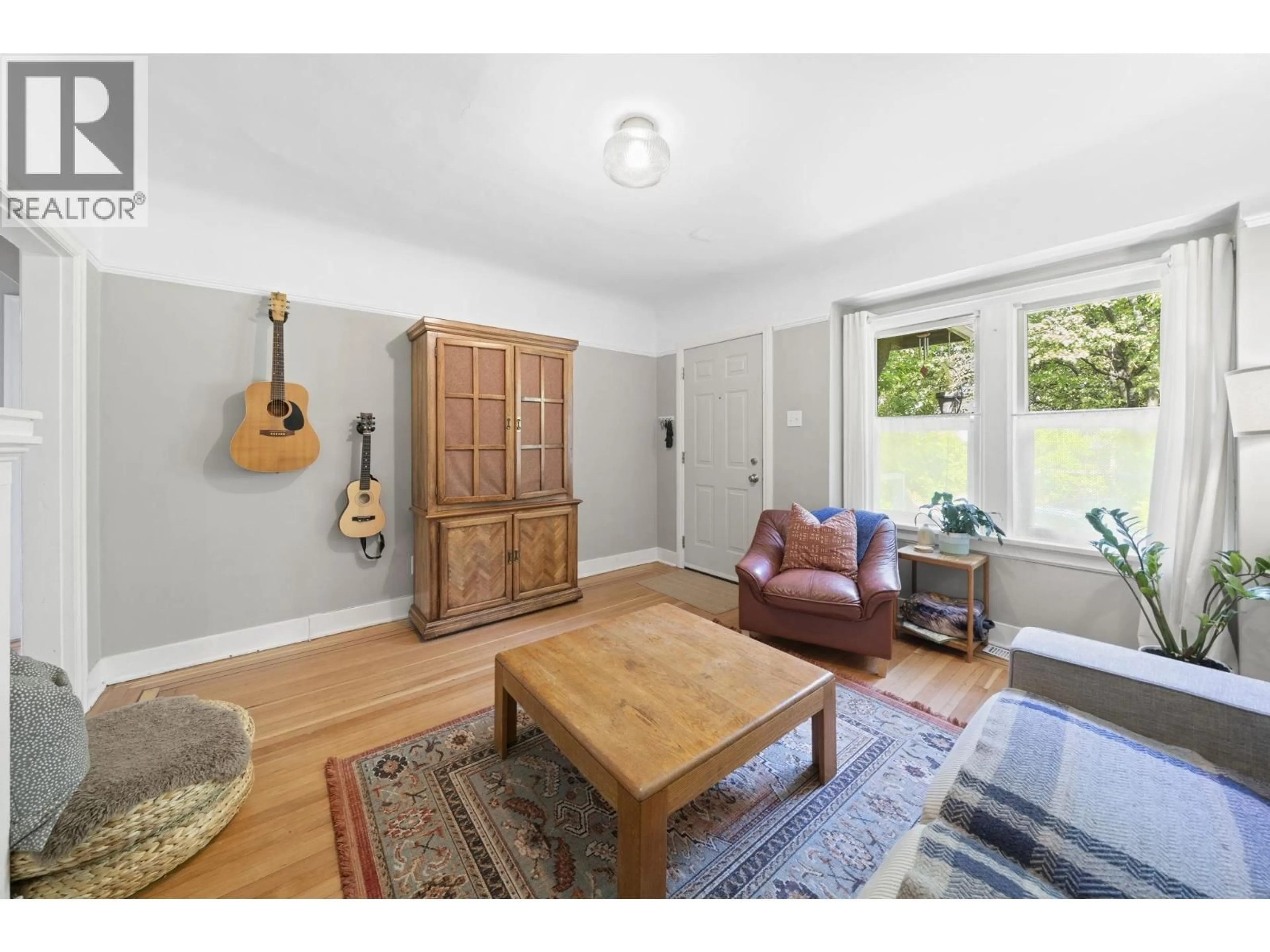 Living room with furniture, wood/laminate floor for 3750 17TH AVENUE, Vancouver British Columbia V6S1A2