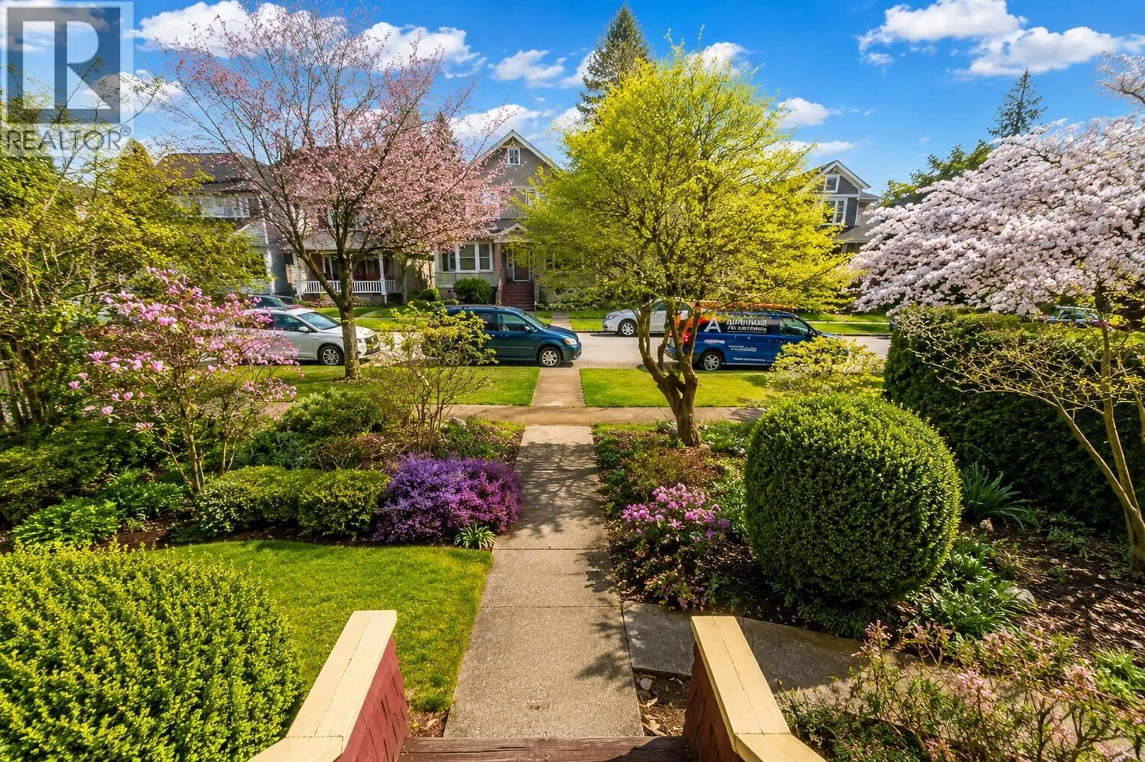 A pic from outside/outdoor area/front of a property/back of a property/a pic from drone, street for 6519 CYPRESS STREET, Vancouver British Columbia V6P5L5