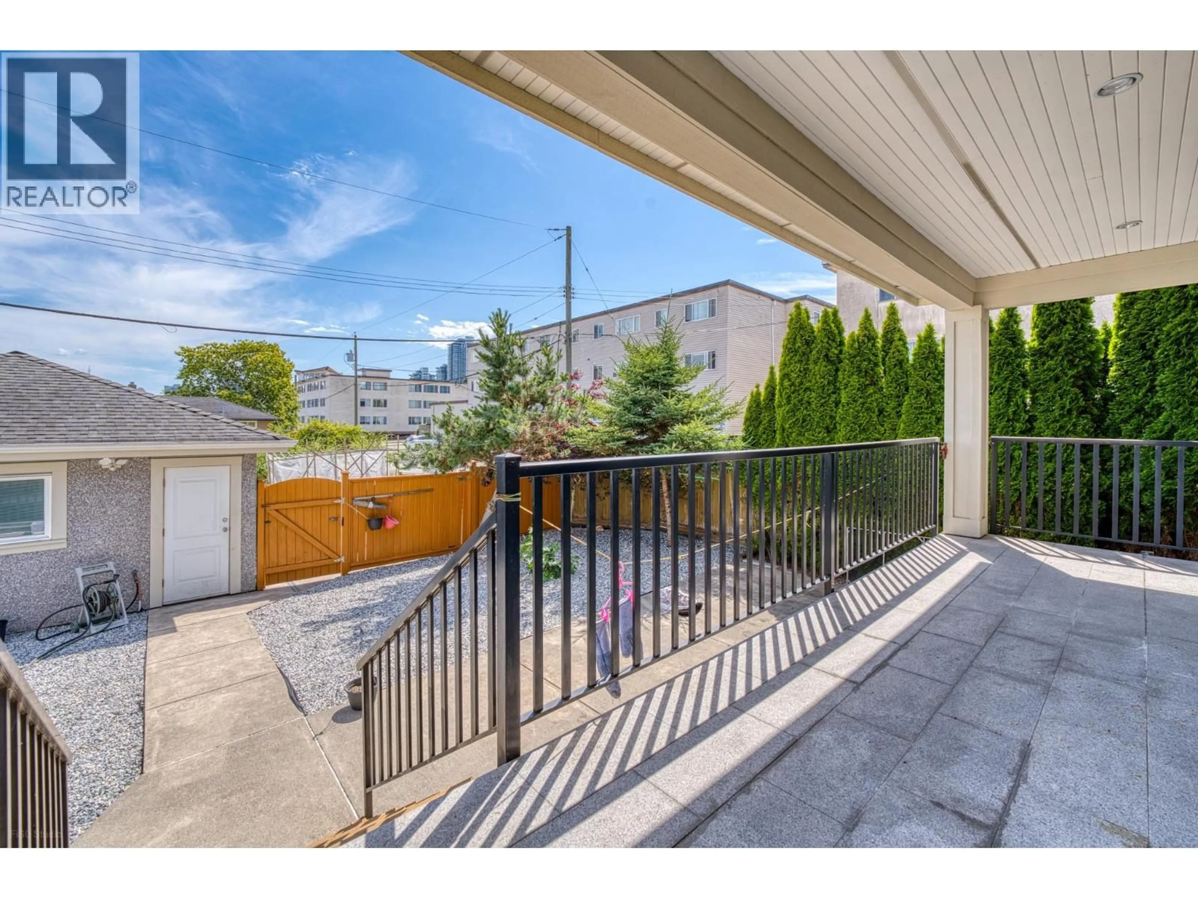 Patio, street for 4330 WILLIAM STREET, Burnaby British Columbia V5C3J9