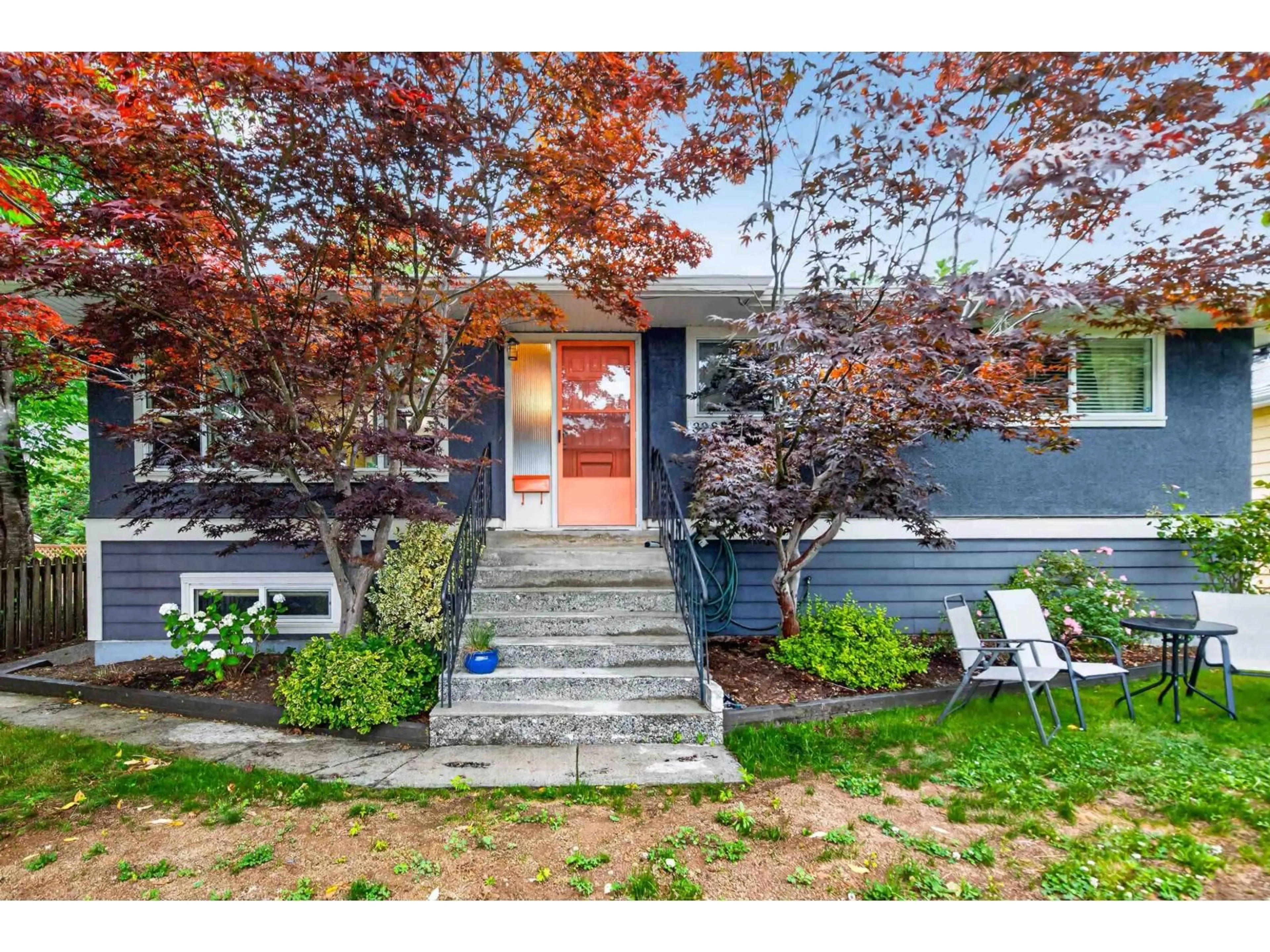 Home with vinyl exterior material, street for 32877 10TH AVENUE, Mission British Columbia V2V2J9