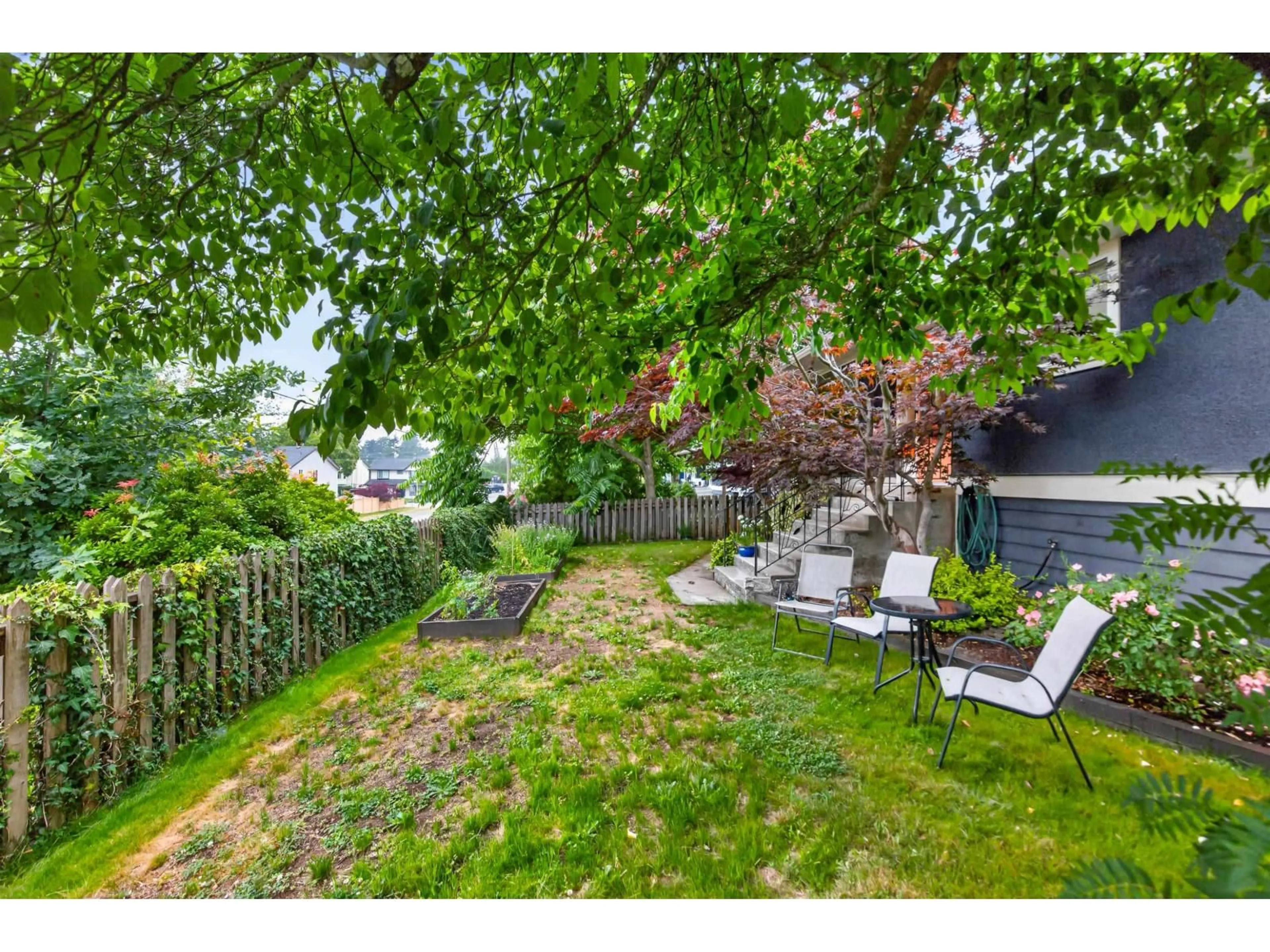 A pic from outside/outdoor area/front of a property/back of a property/a pic from drone, street for 32877 10TH AVENUE, Mission British Columbia V2V2J9