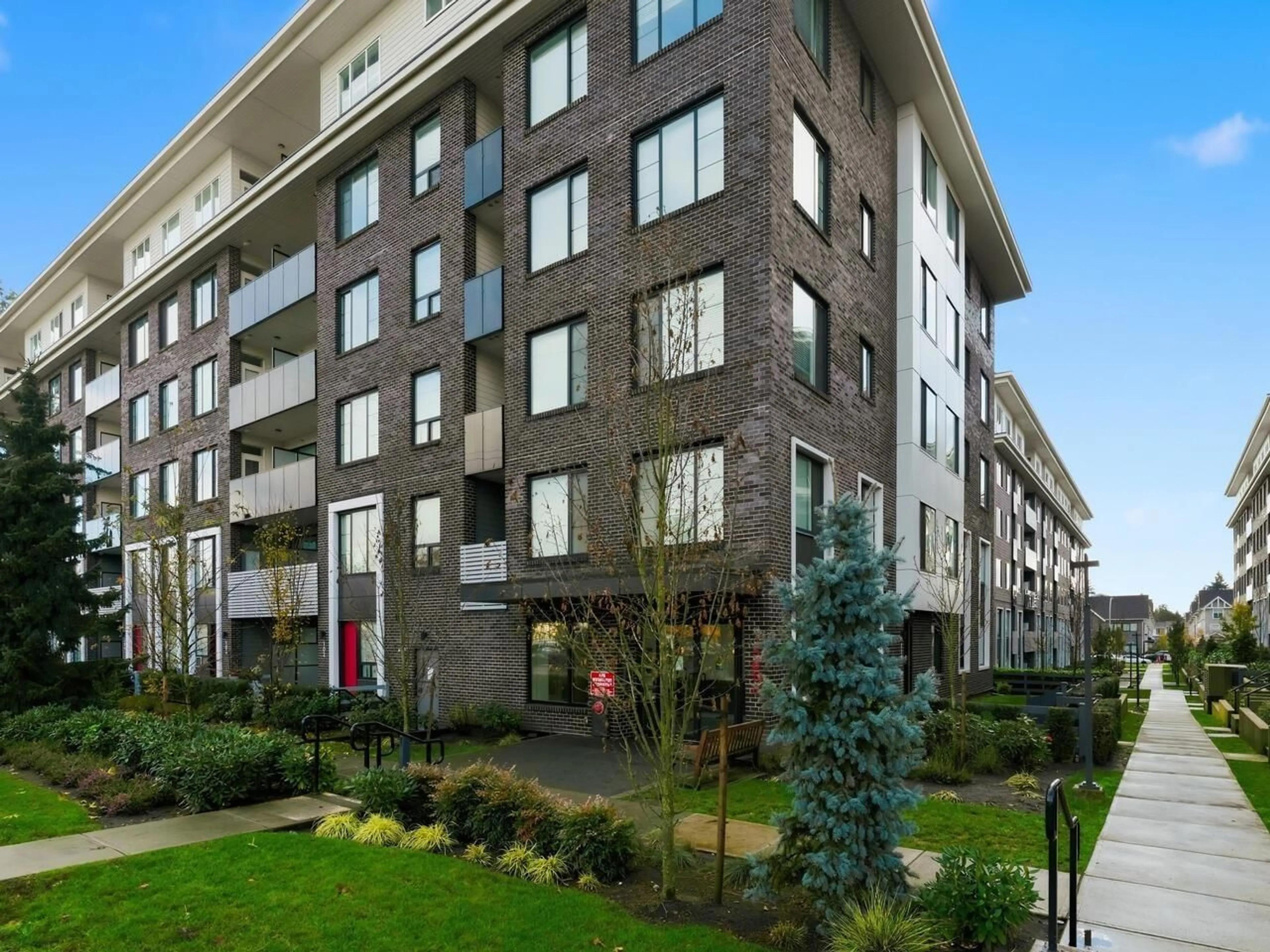 Patio, street for 203 - 15858 FRASER HIGHWAY, Surrey British Columbia V4N6X4