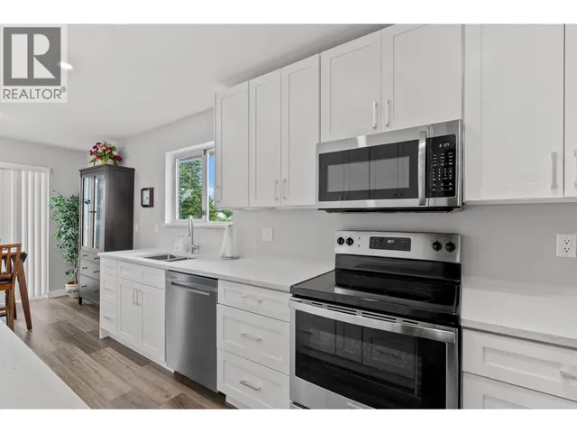 2 - 6320 48A AVENUE, Delta 3
