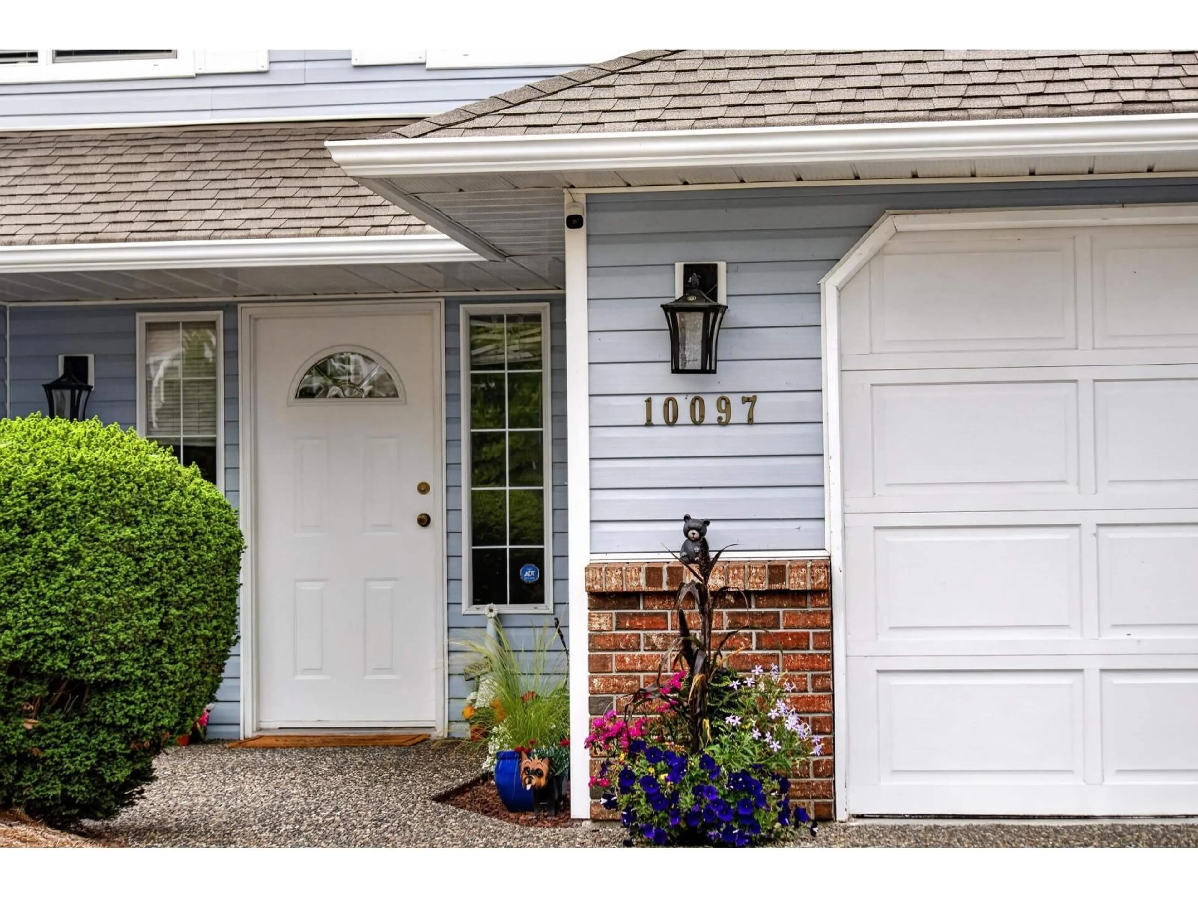 Home with vinyl exterior material, street for 10097 BEAVER CRESCENT, Chilliwack British Columbia V2P7X4