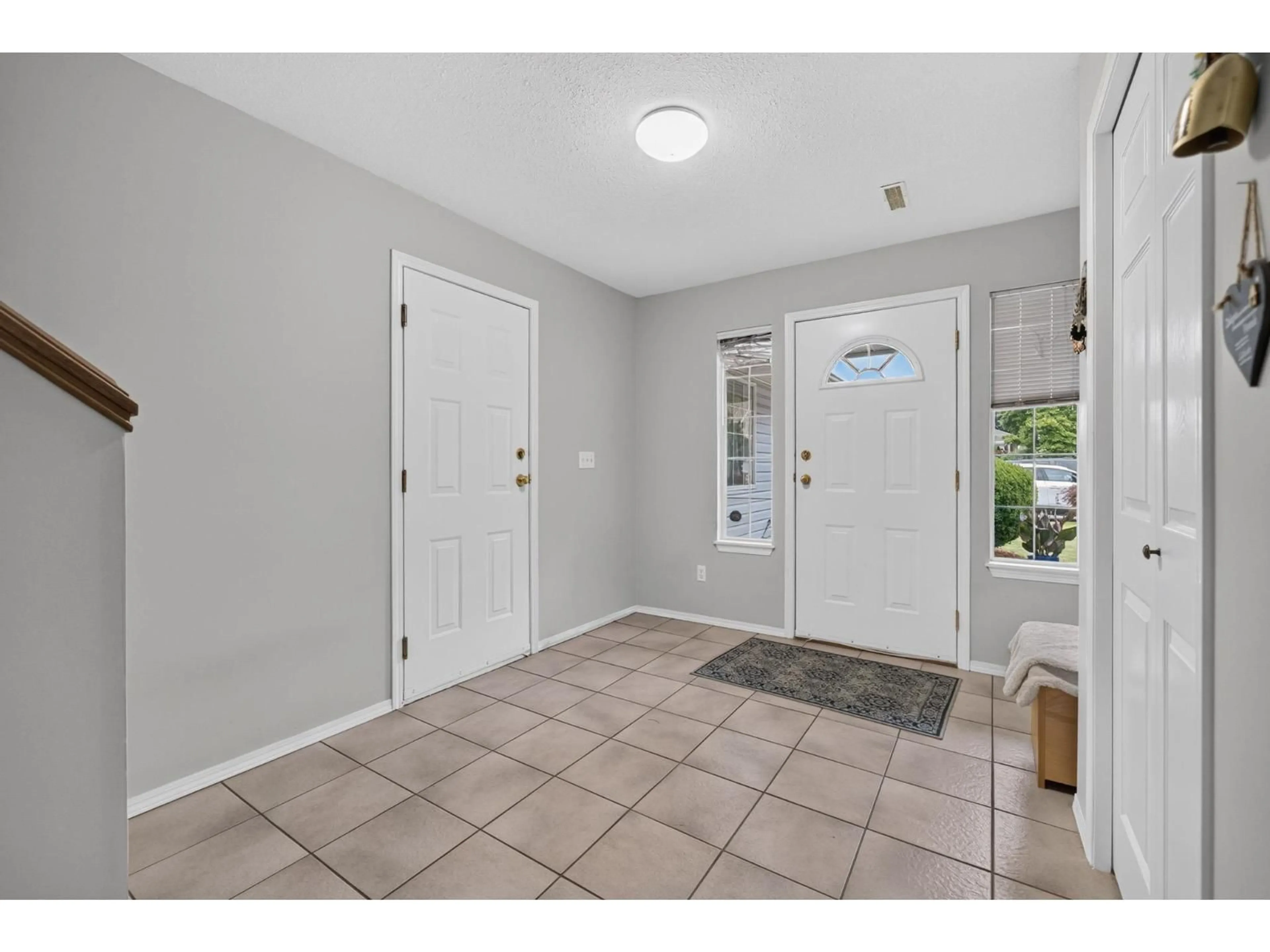Indoor entryway for 10097 BEAVER CRESCENT, Chilliwack British Columbia V2P7X4