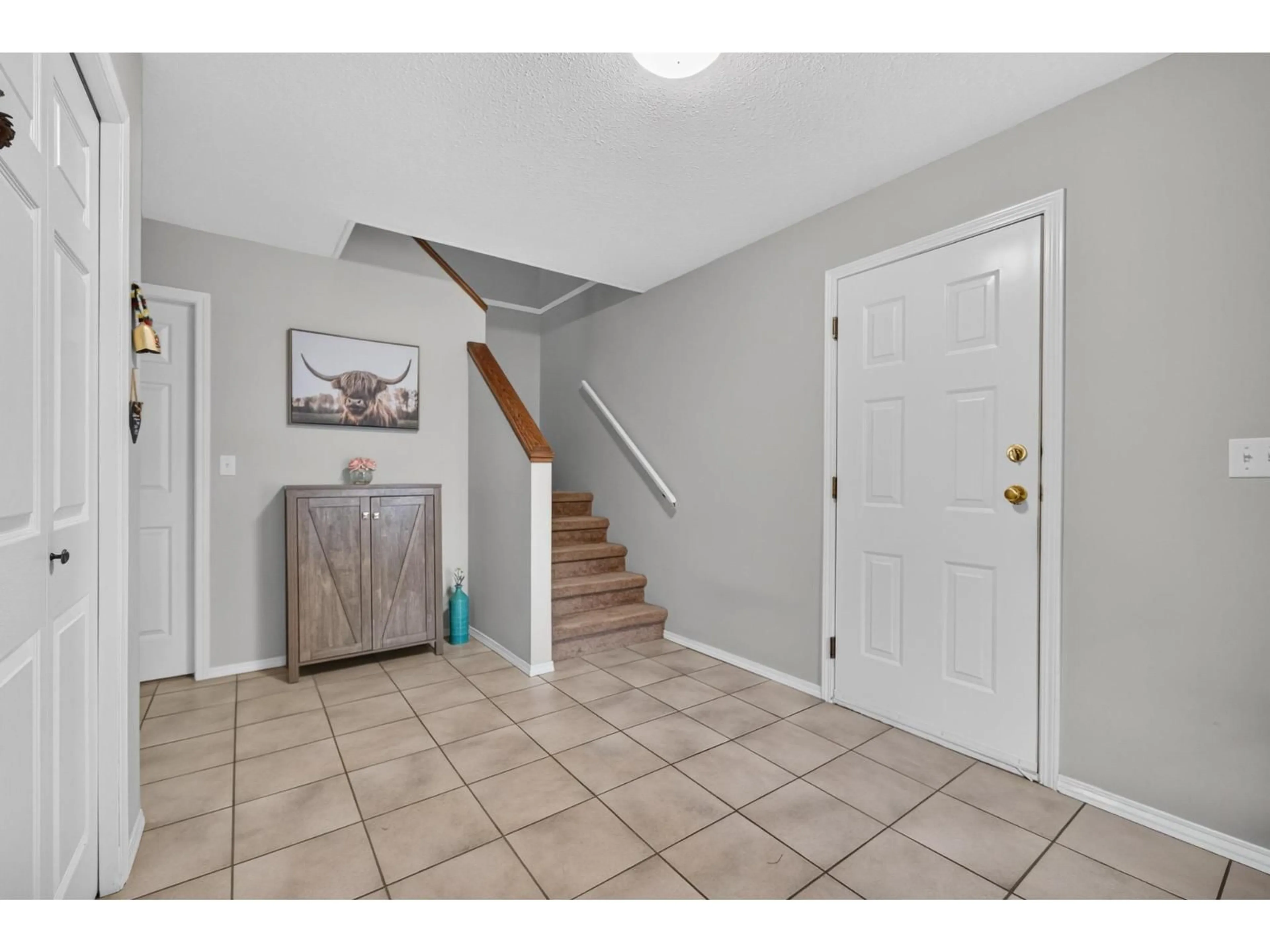 Indoor entryway for 10097 BEAVER CRESCENT, Chilliwack British Columbia V2P7X4