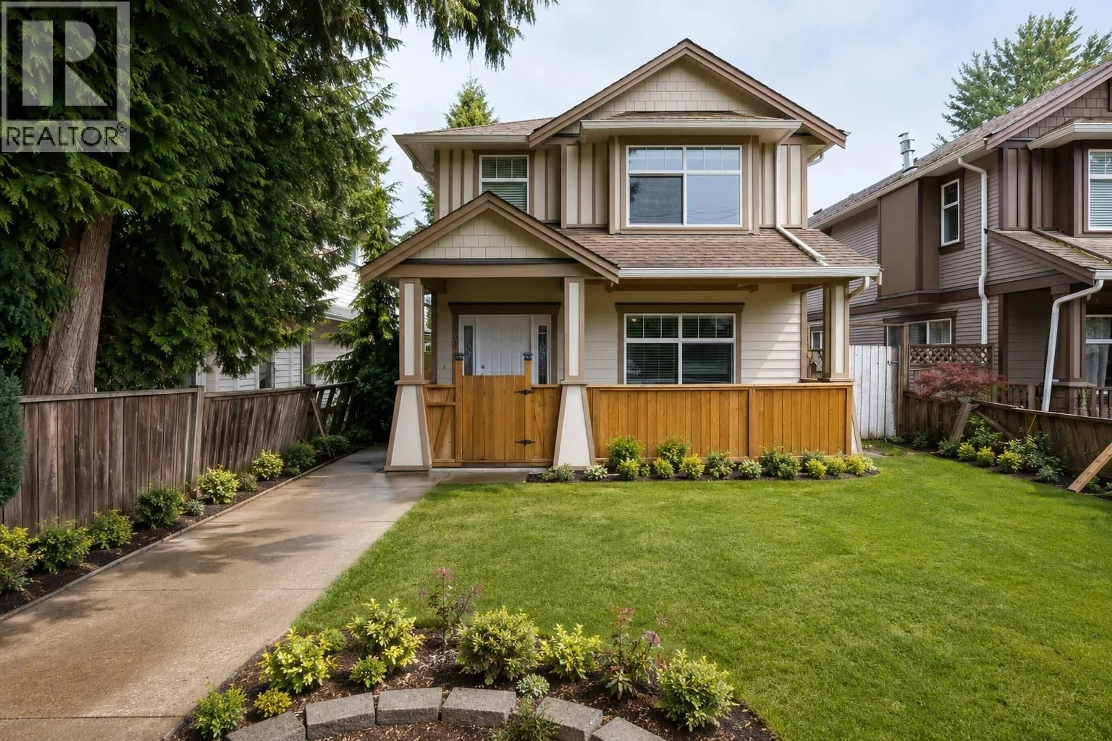 Home with vinyl exterior material, street for 861 GREENE STREET, Coquitlam British Columbia V3C2B9