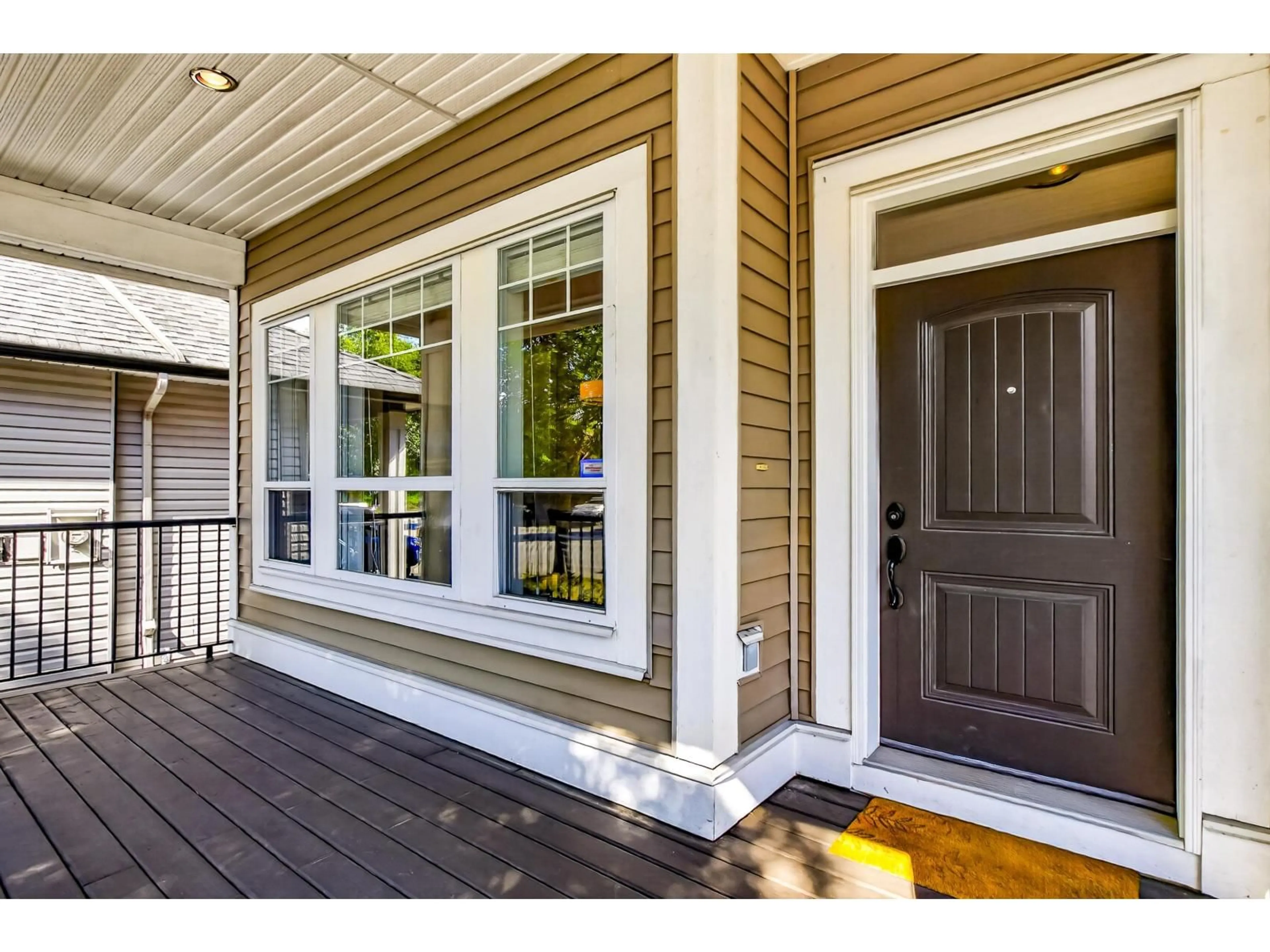 Indoor entryway for 8266 211 STREET, Langley British Columbia V2Y0E4