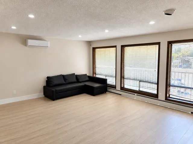 8742 BROADWAY STREET, Chilliwack 3