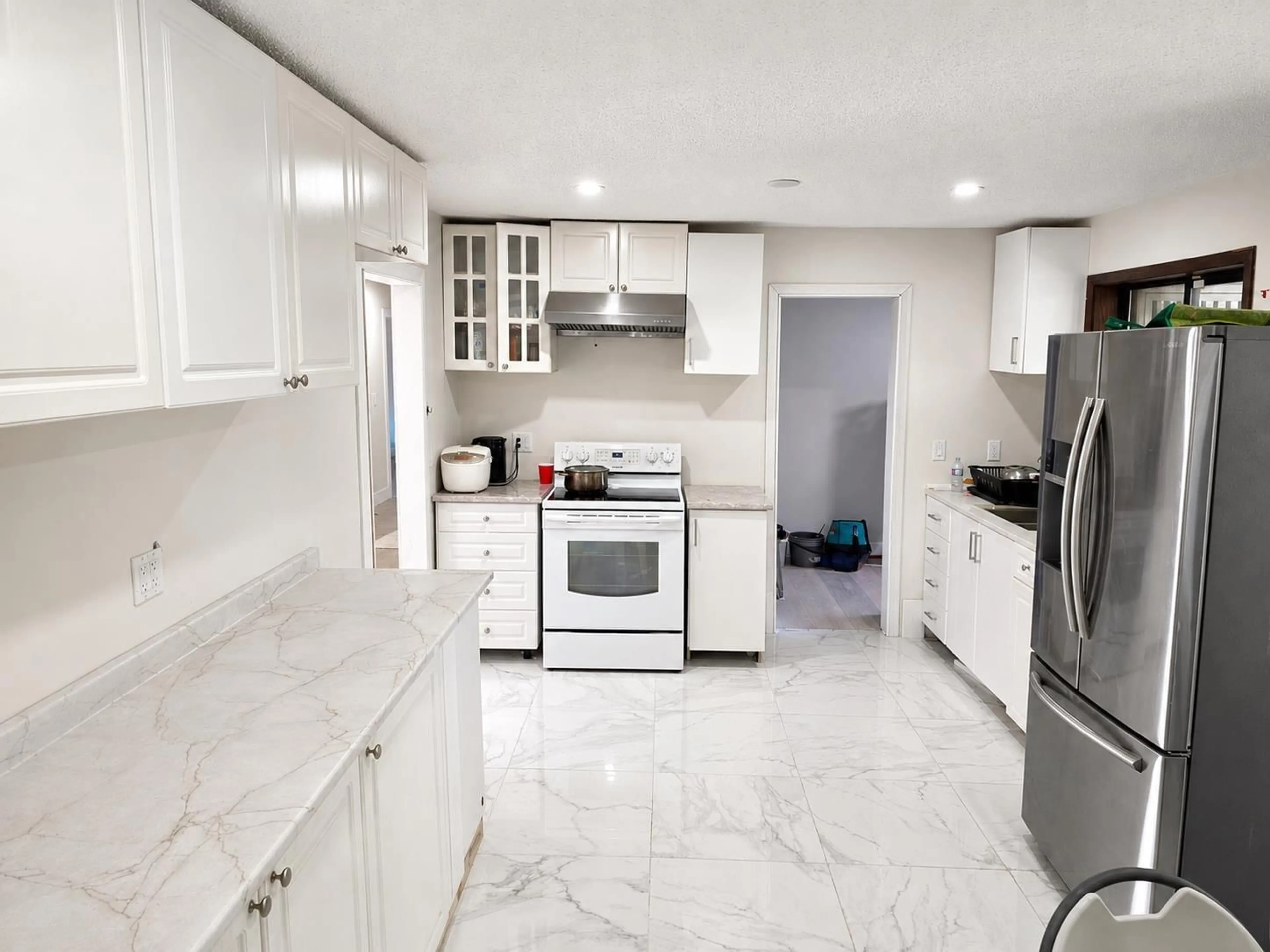 Contemporary kitchen, ceramic/tile floor for 8742 BROADWAY STREET, Chilliwack British Columbia V2P5V6