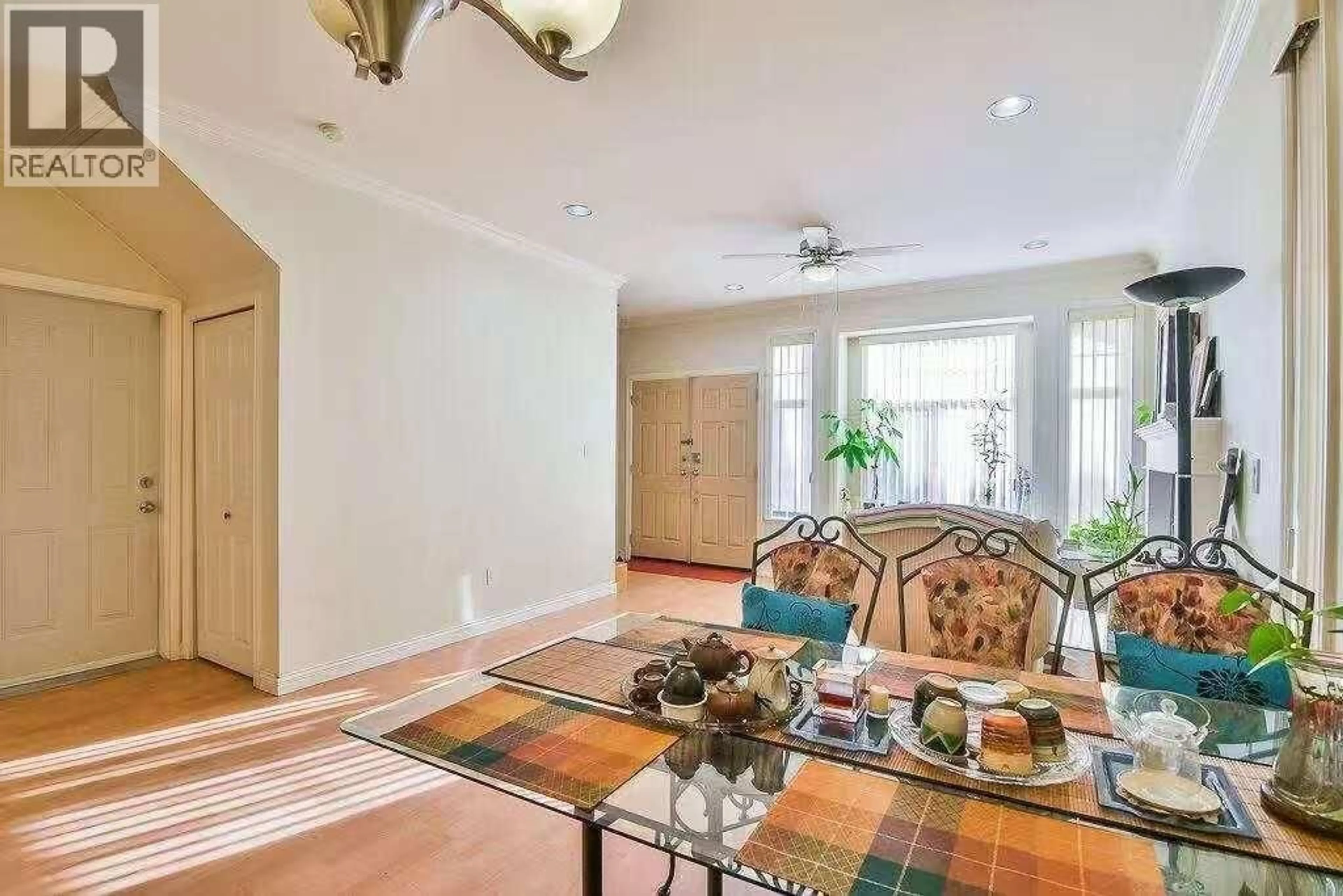 Living room with furniture, unknown for 5737 RUMBLE STREET, Burnaby British Columbia V5J2C3