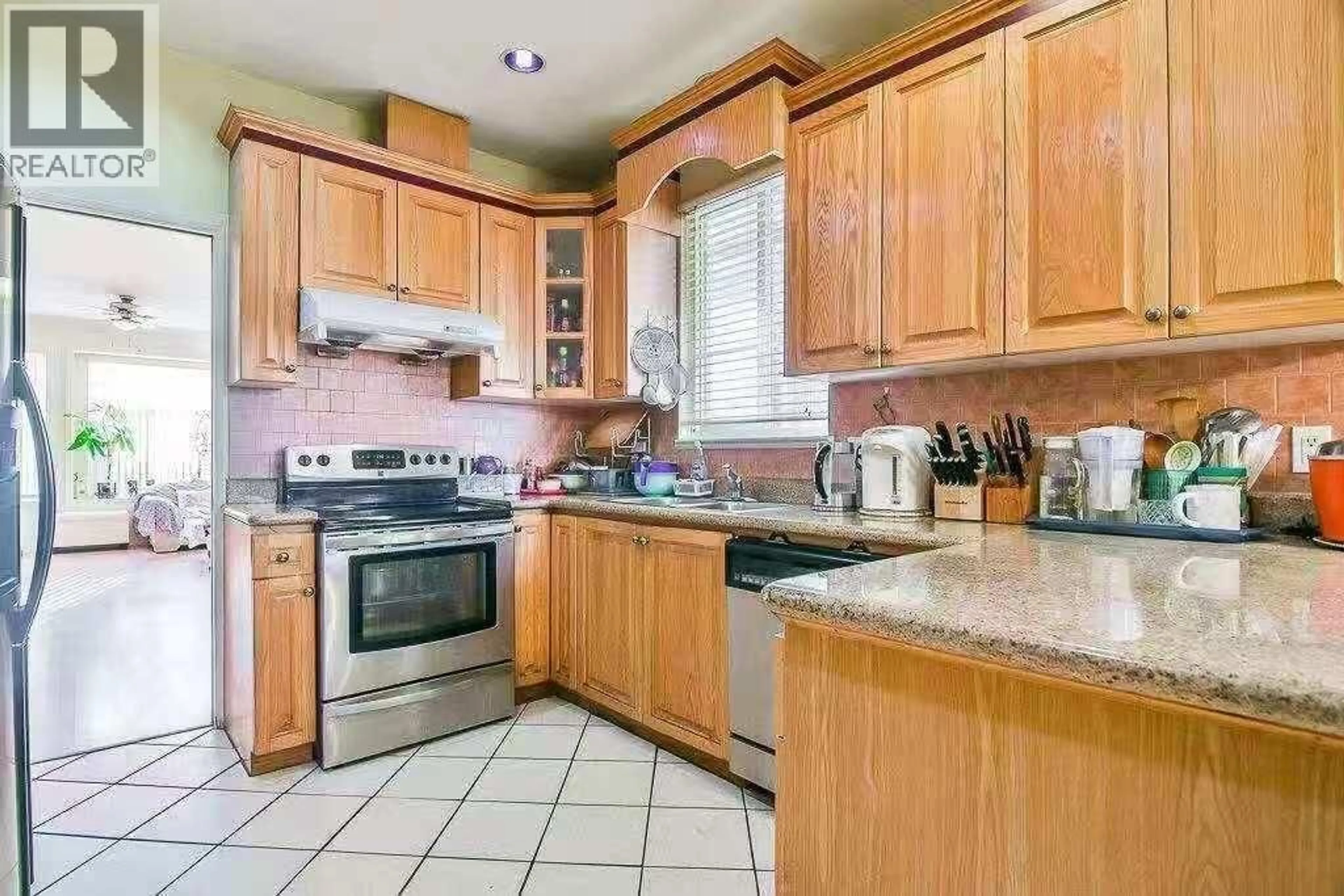 Standard kitchen, unknown for 5737 RUMBLE STREET, Burnaby British Columbia V5J2C3