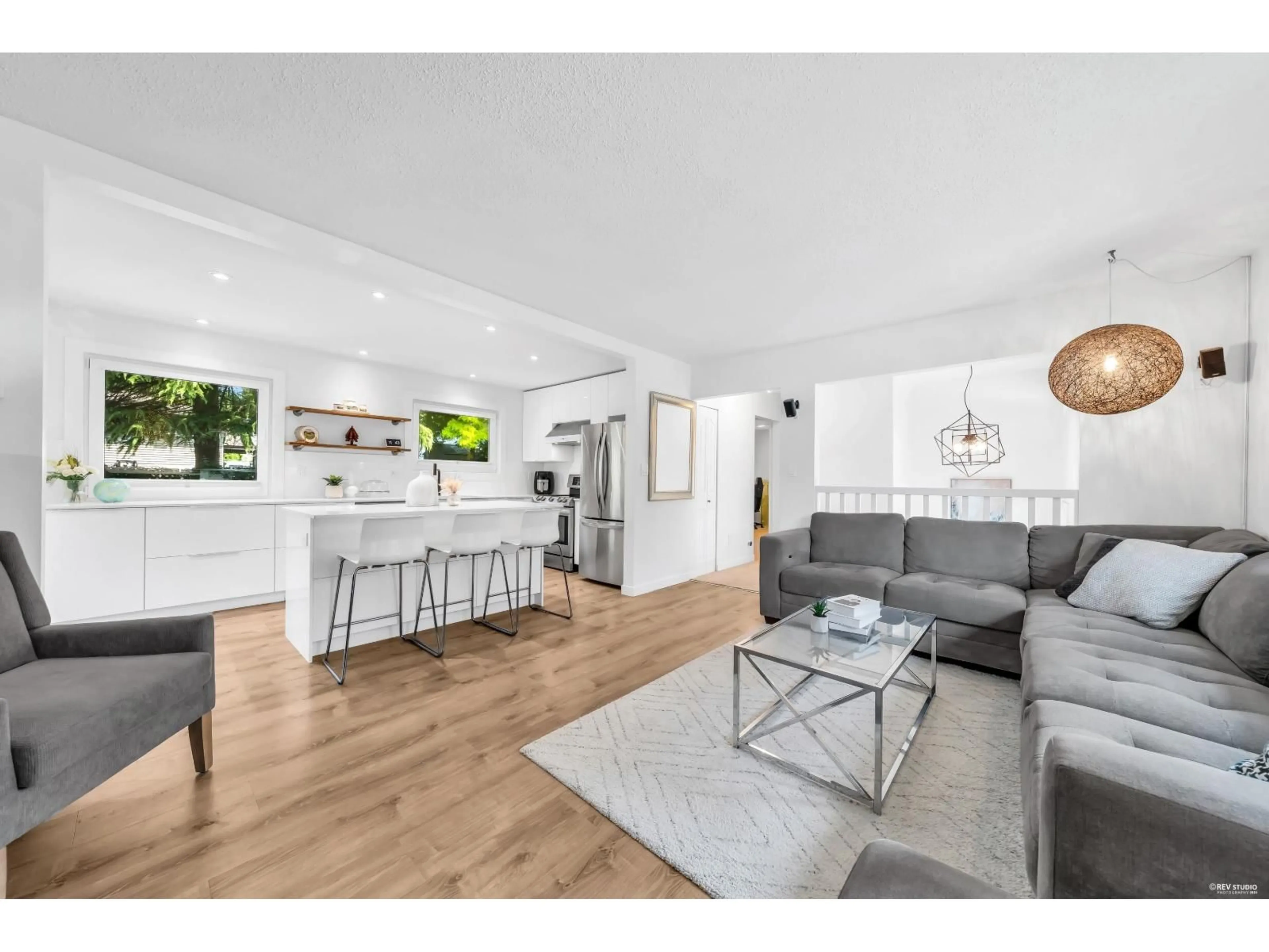 Open concept kitchen, wood/laminate floor for 35365 SELKIRK AVENUE, Abbotsford British Columbia V2S8L1
