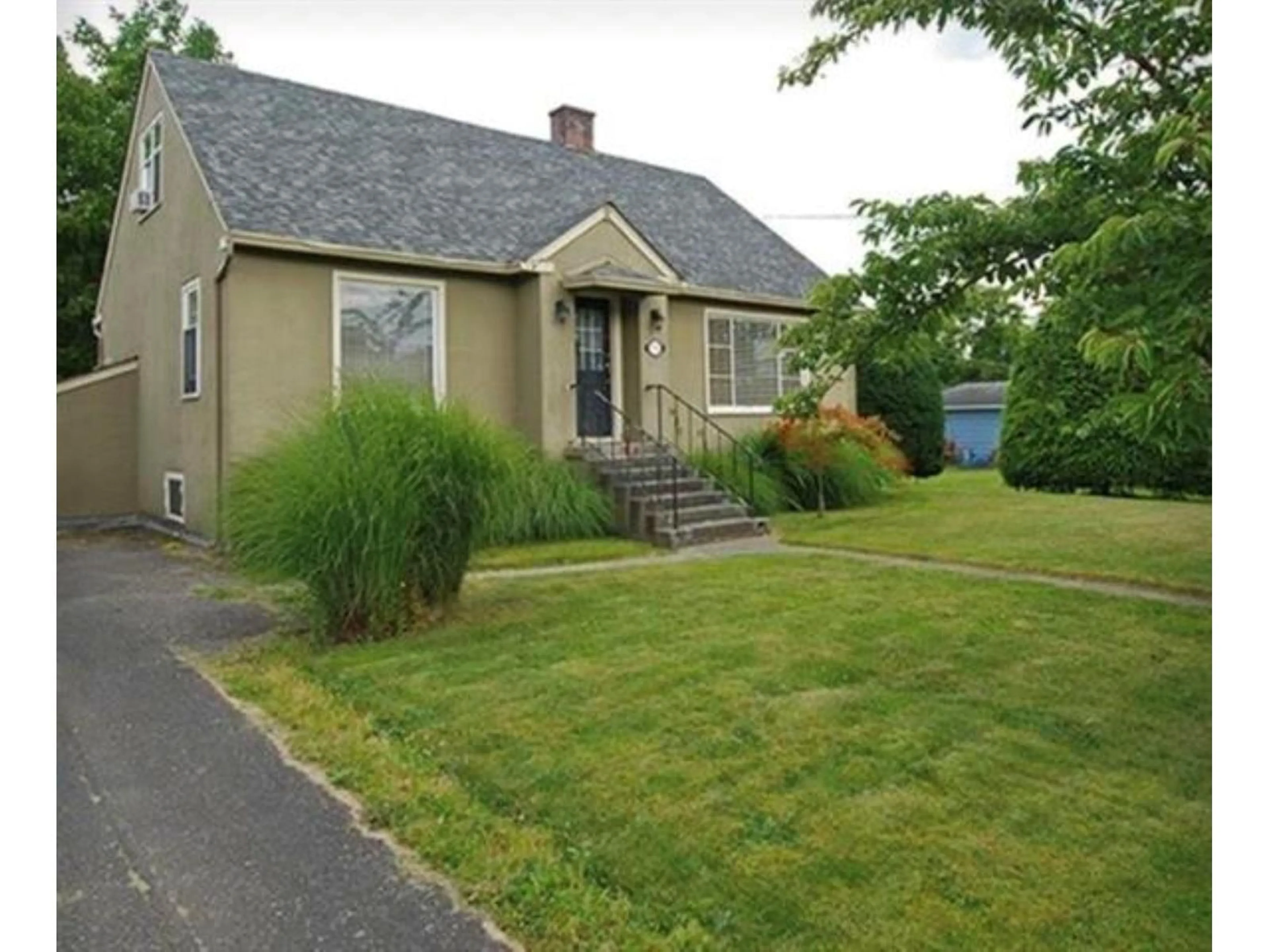 Home with vinyl exterior material, street for 9754 OAK STREET, Chilliwack British Columbia V2P5A4