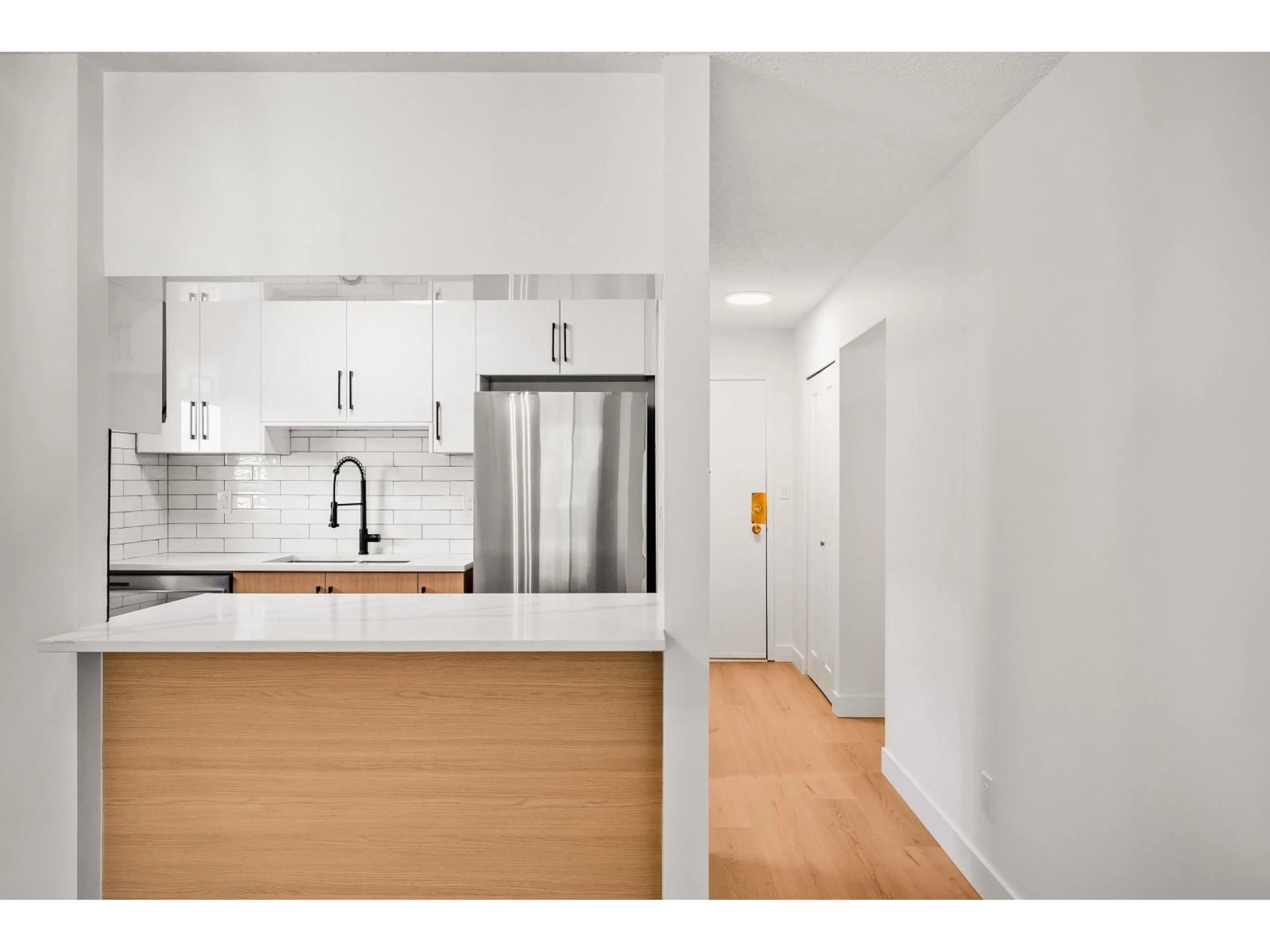 Standard kitchen, unknown for 306 - 1526 GEORGE STREET, White Rock British Columbia V4B4A5