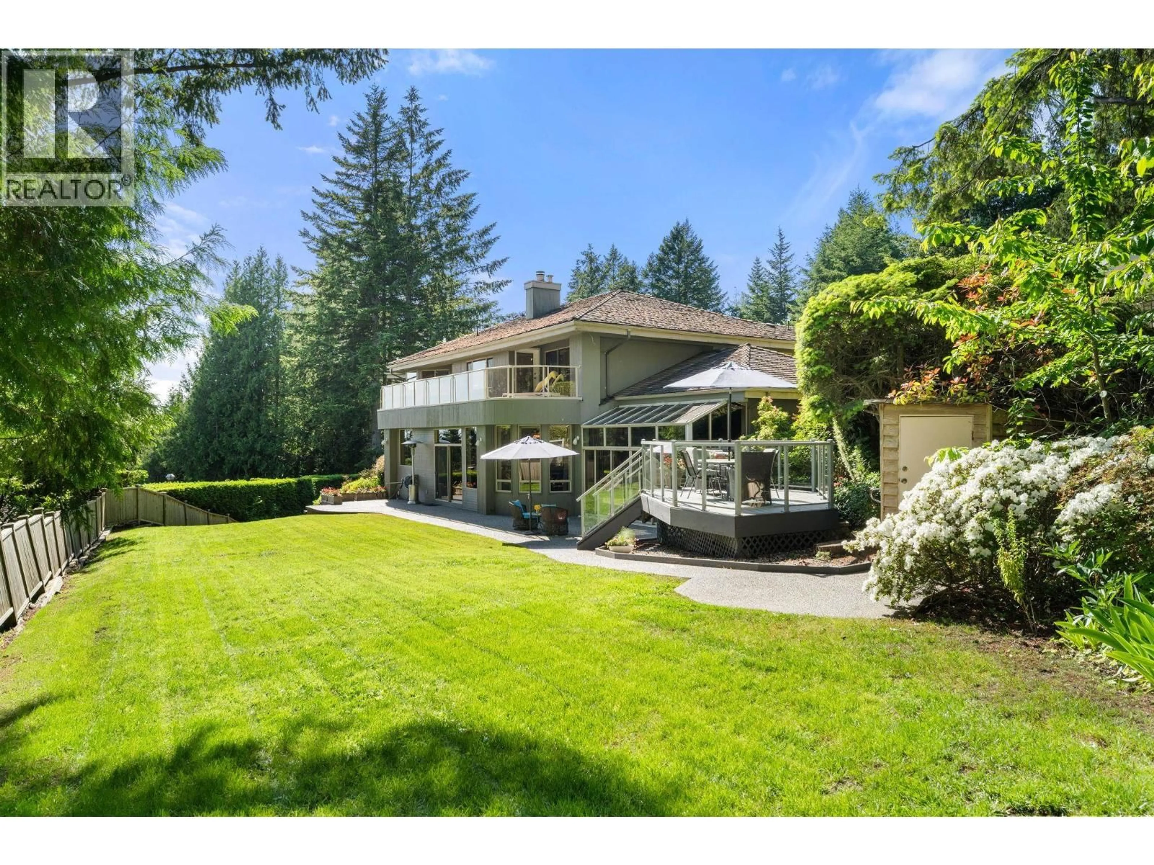 A pic from outside/outdoor area/front of a property/back of a property/a pic from drone, unknown for 4406 WOODPARK ROAD, West Vancouver British Columbia V7S2W4