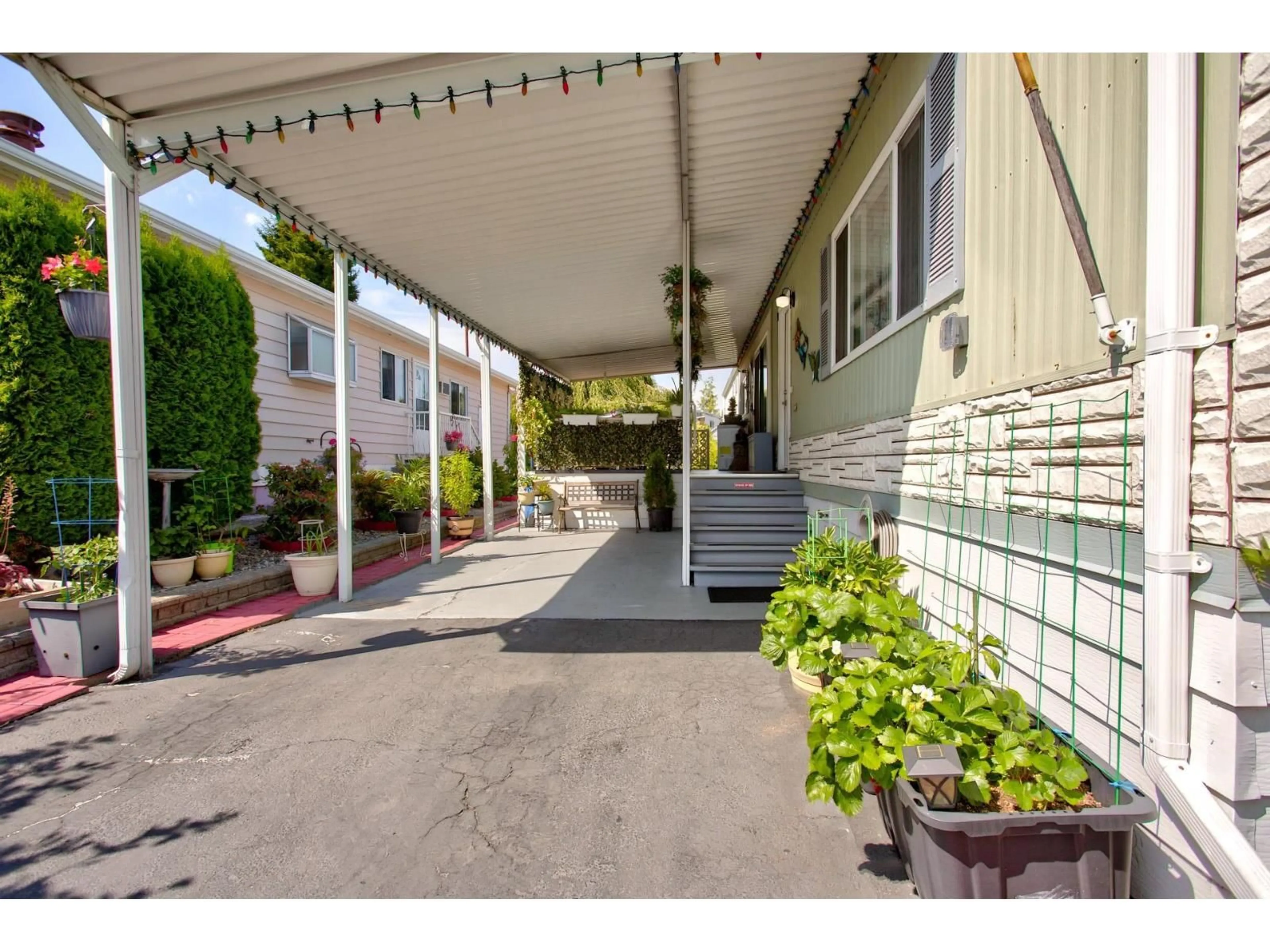 Patio, street for 23 - 15875 20TH AVENUE, Surrey British Columbia V4A2B1