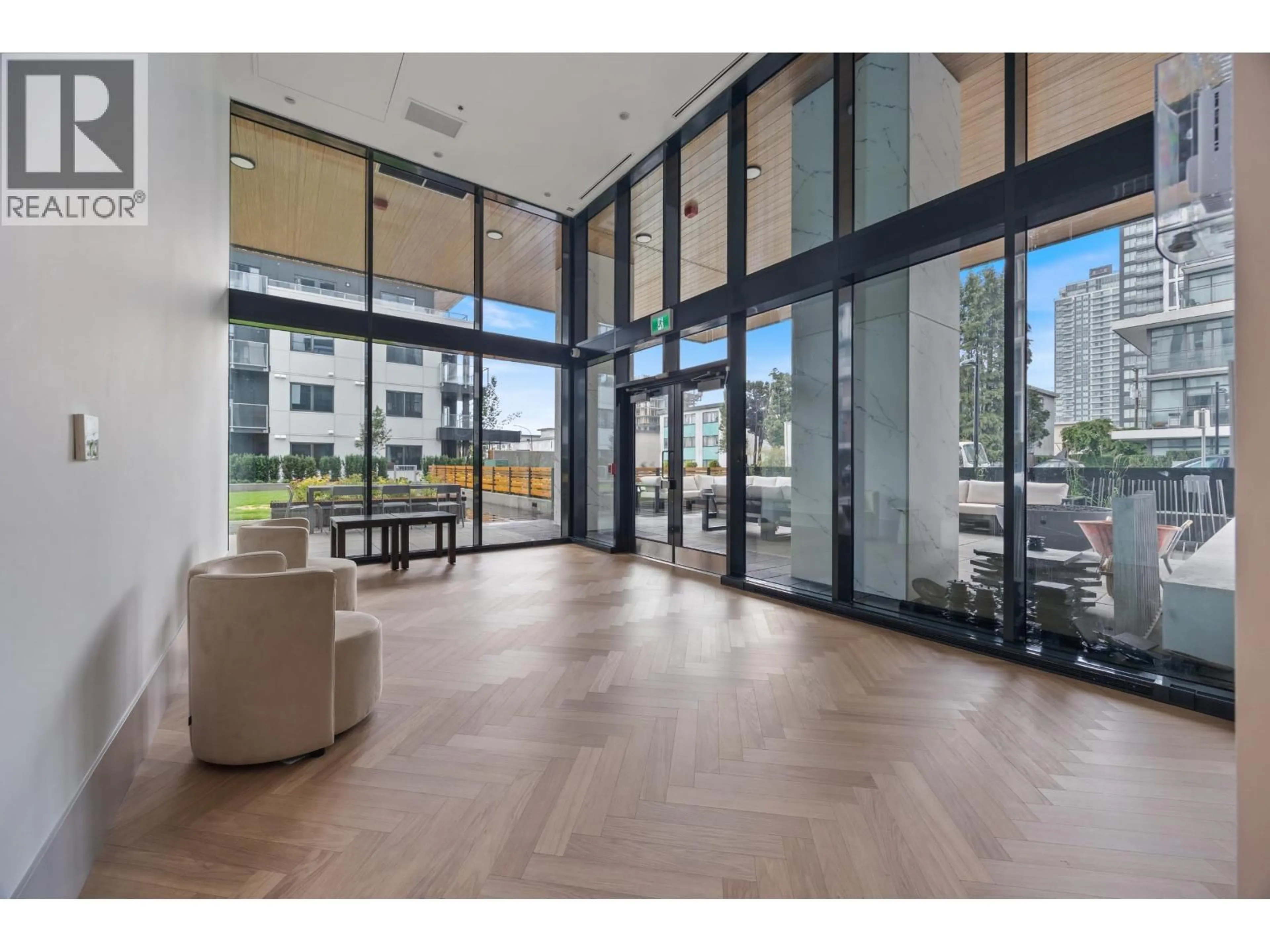 Indoor foyer for 1506 - 6608 SUSSEX AVENUE, Burnaby British Columbia V5H3B1